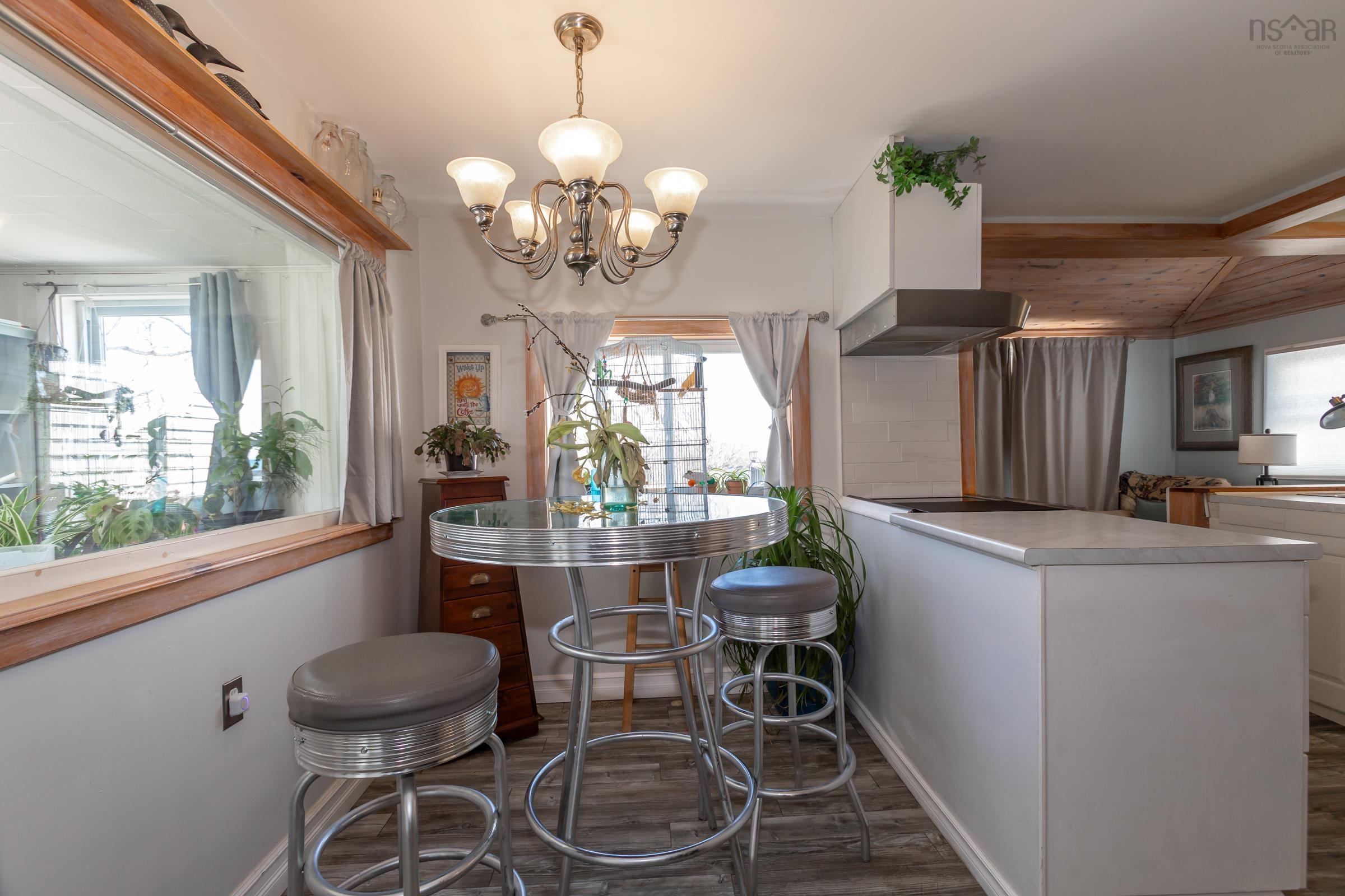 $649,900.00: 608 Granville Road, Victoria Beach