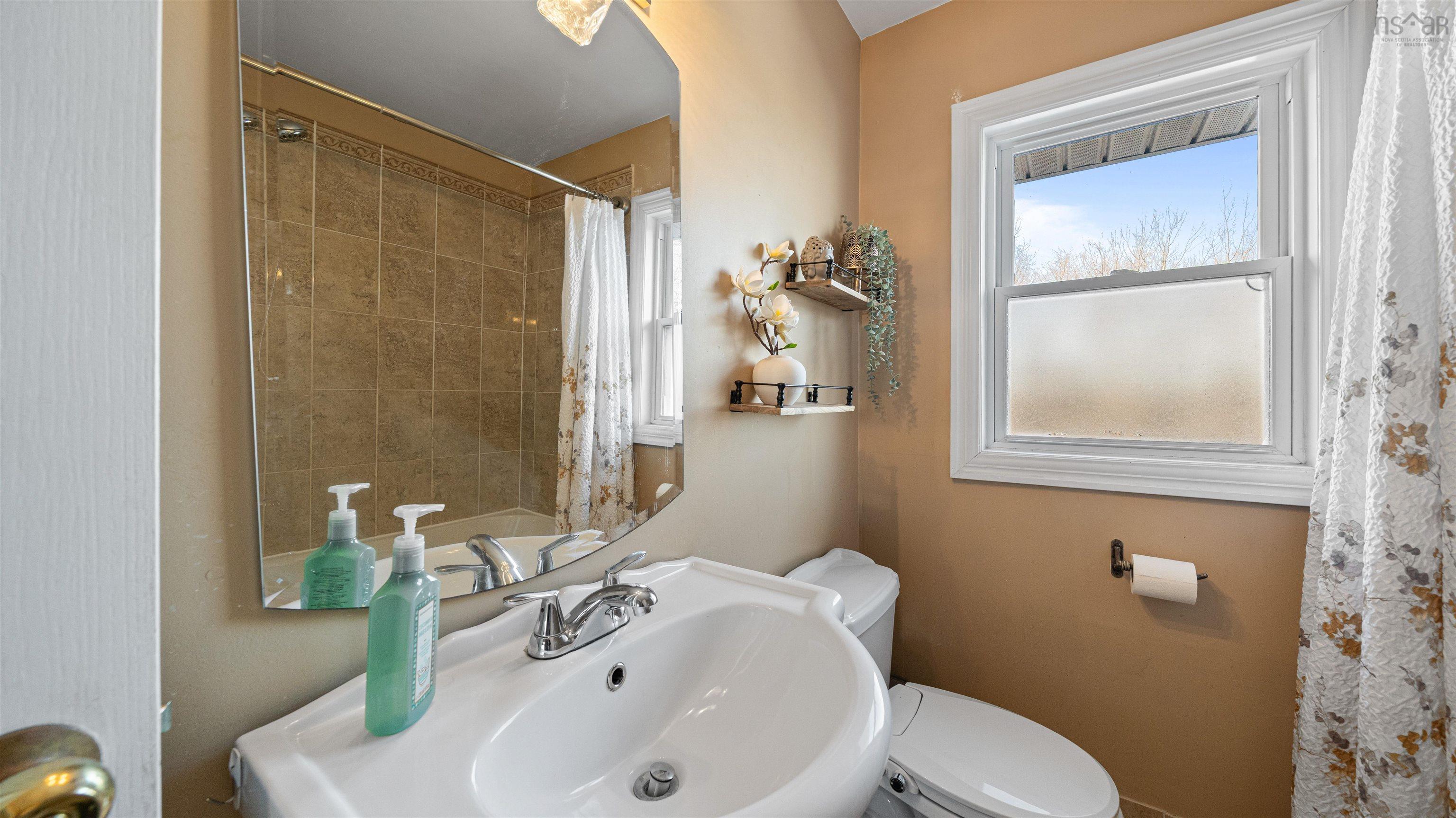 4 and 4a Chestnut Lane, Dartmouth, NS (MLS 202607799)