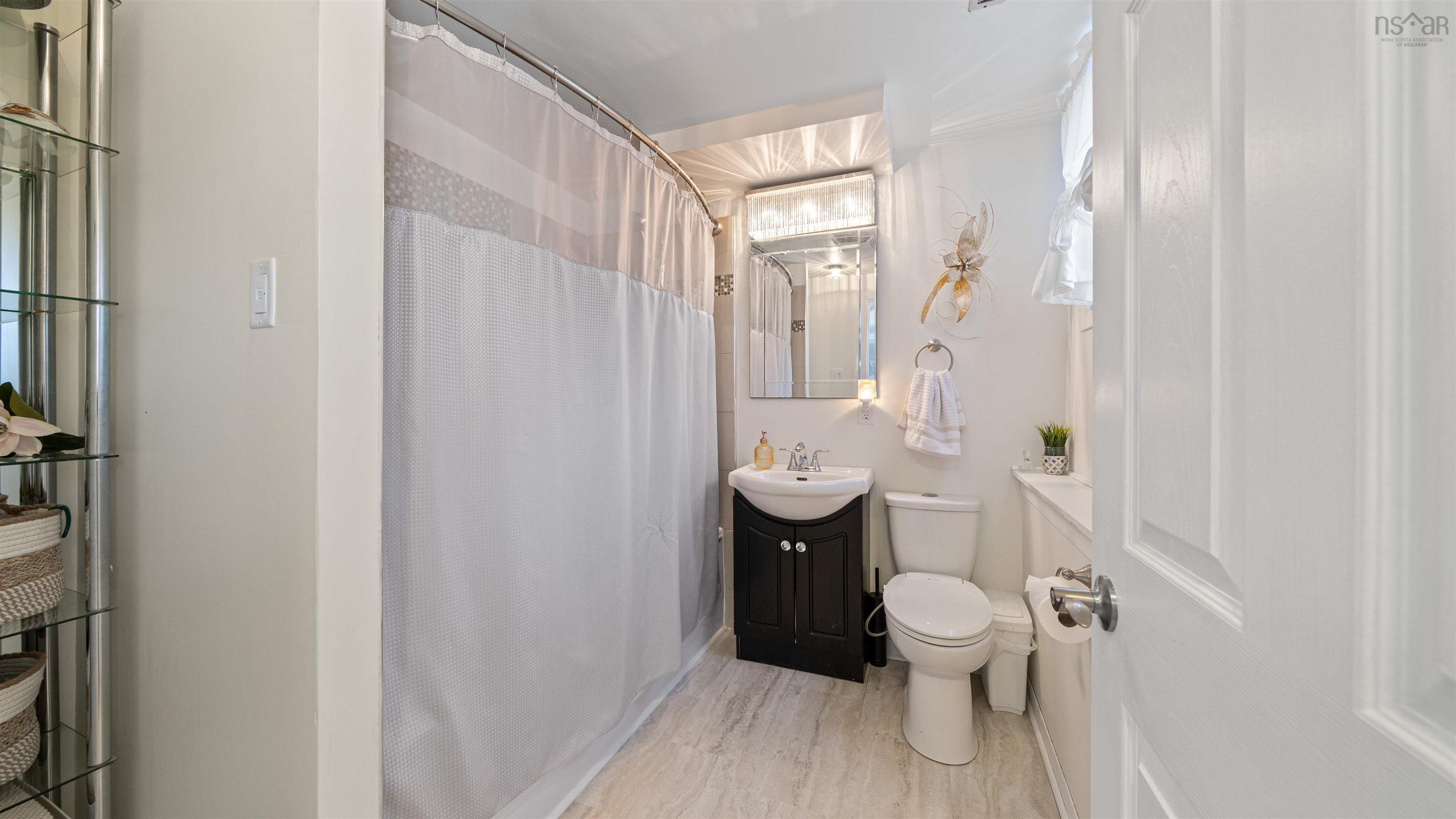 4 and 4a Chestnut Lane, Dartmouth, NS (MLS 202607799)