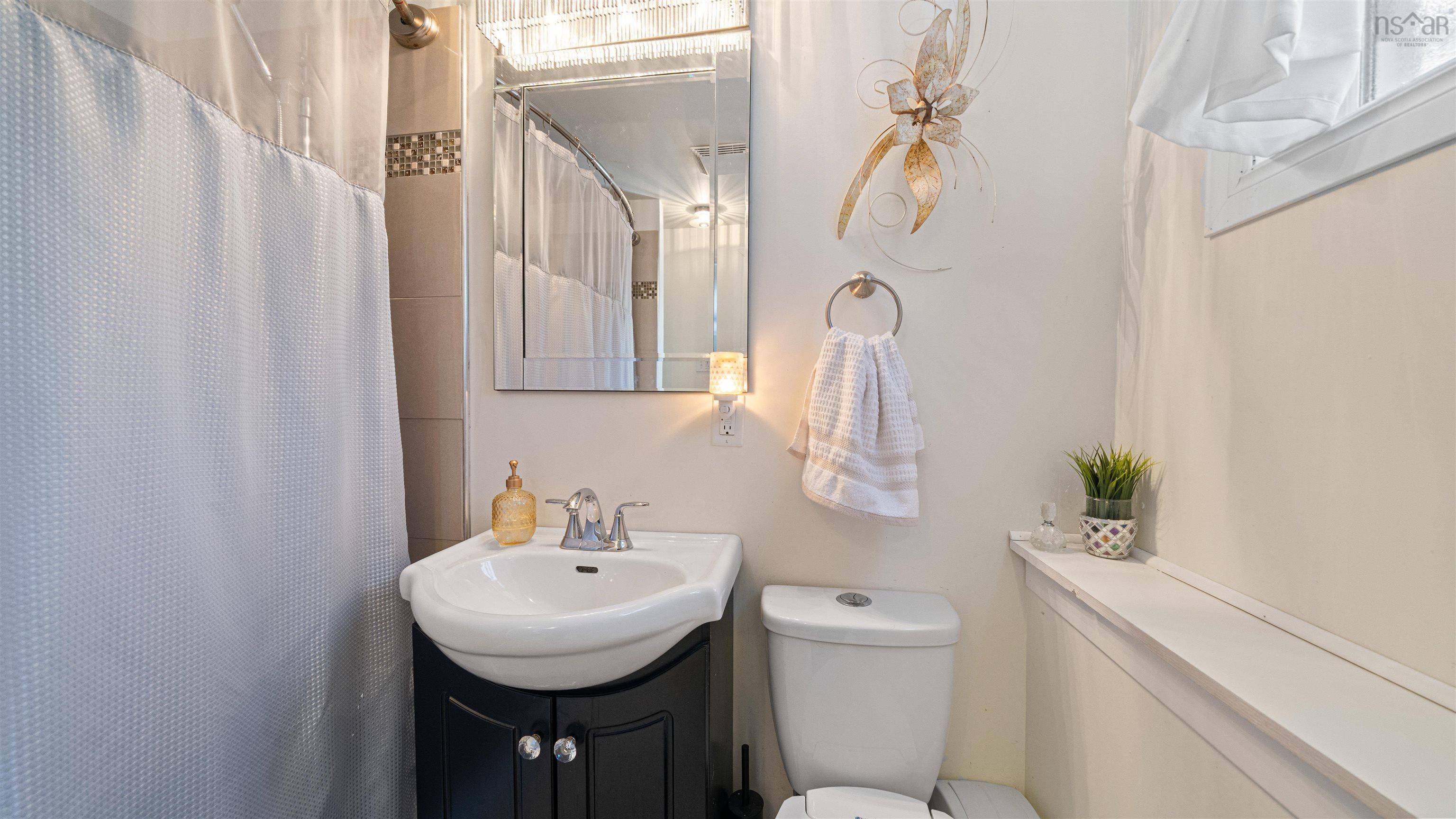 4 and 4a Chestnut Lane, Dartmouth, NS (MLS 202607799)