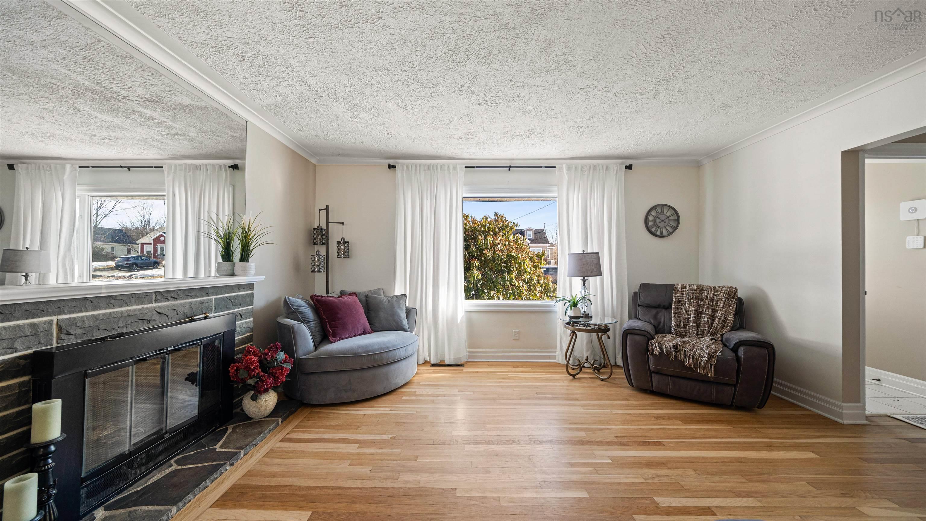 4 and 4a Chestnut Lane, Dartmouth, NS (MLS 202607799)