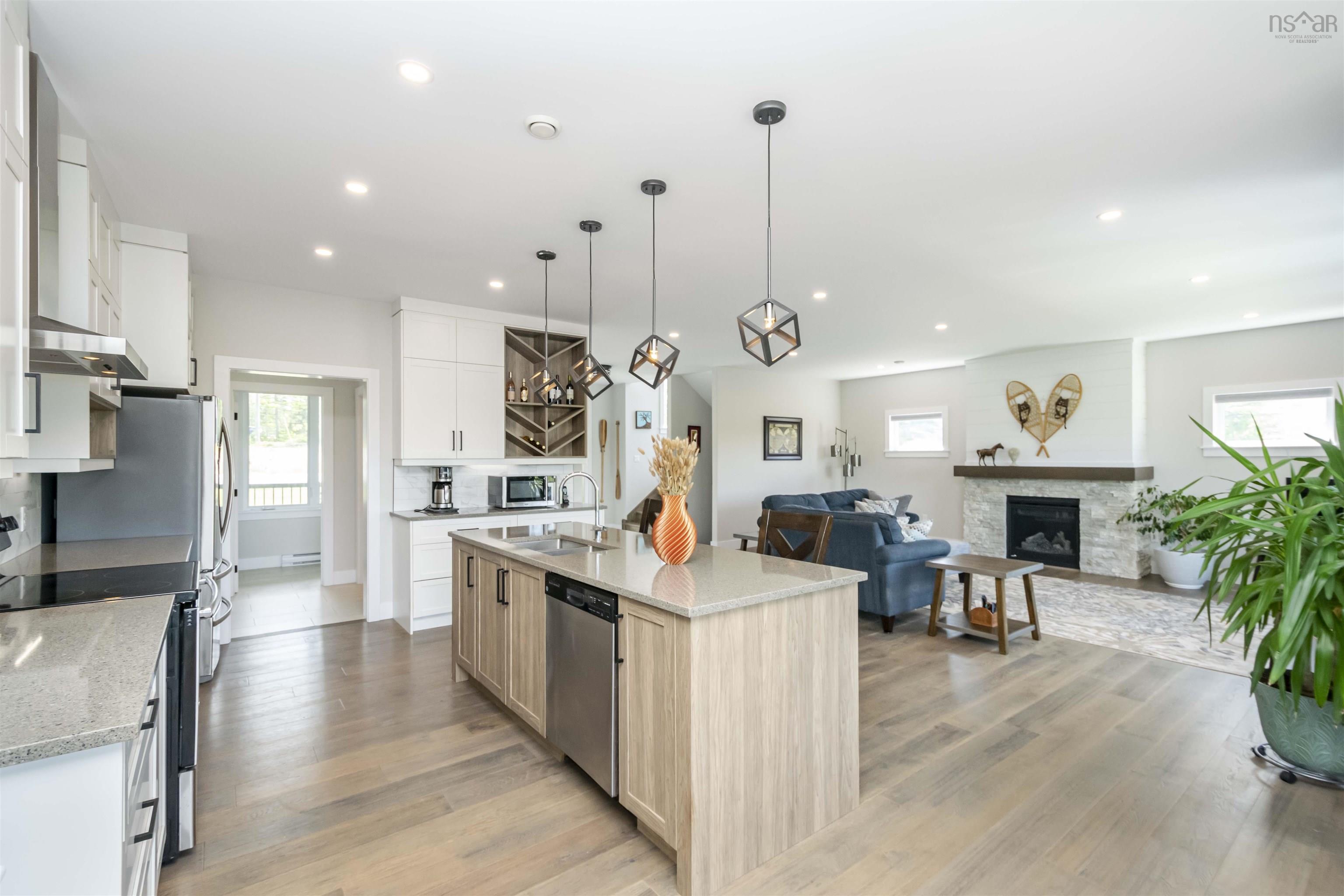 $1,299,999.00: 122 Hargrove Lane, Whites Lake