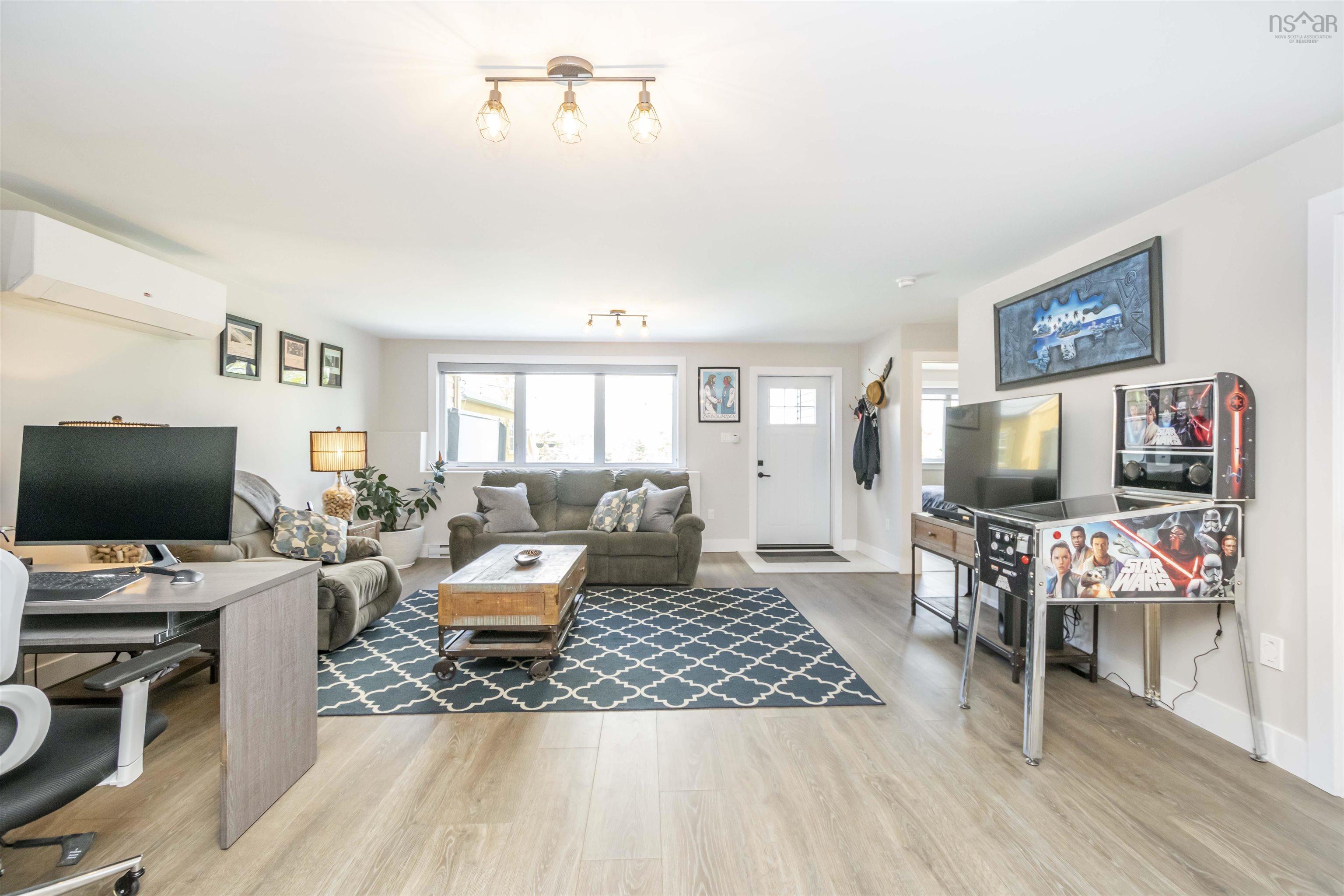 $1,299,999.00: 122 Hargrove Lane, Whites Lake