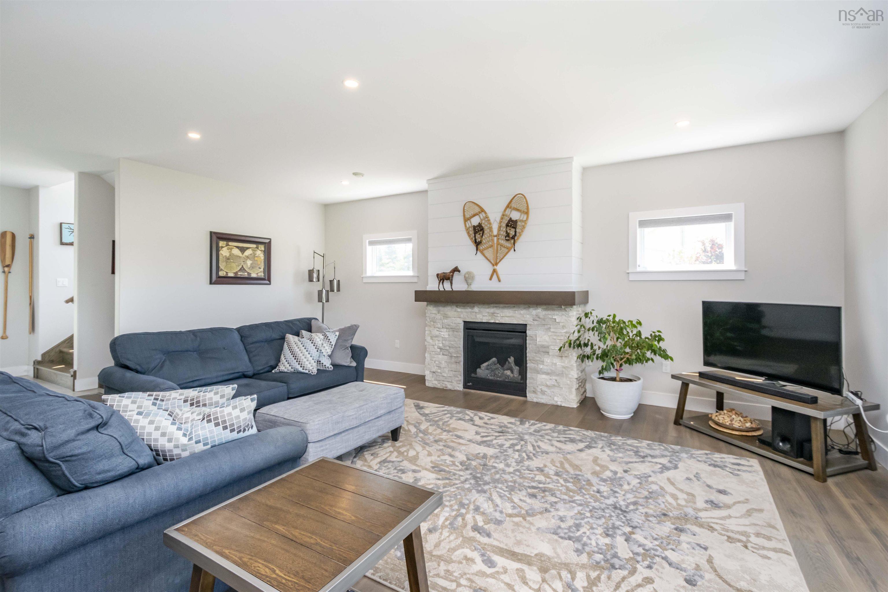 $1,299,999.00: 122 Hargrove Lane, Whites Lake