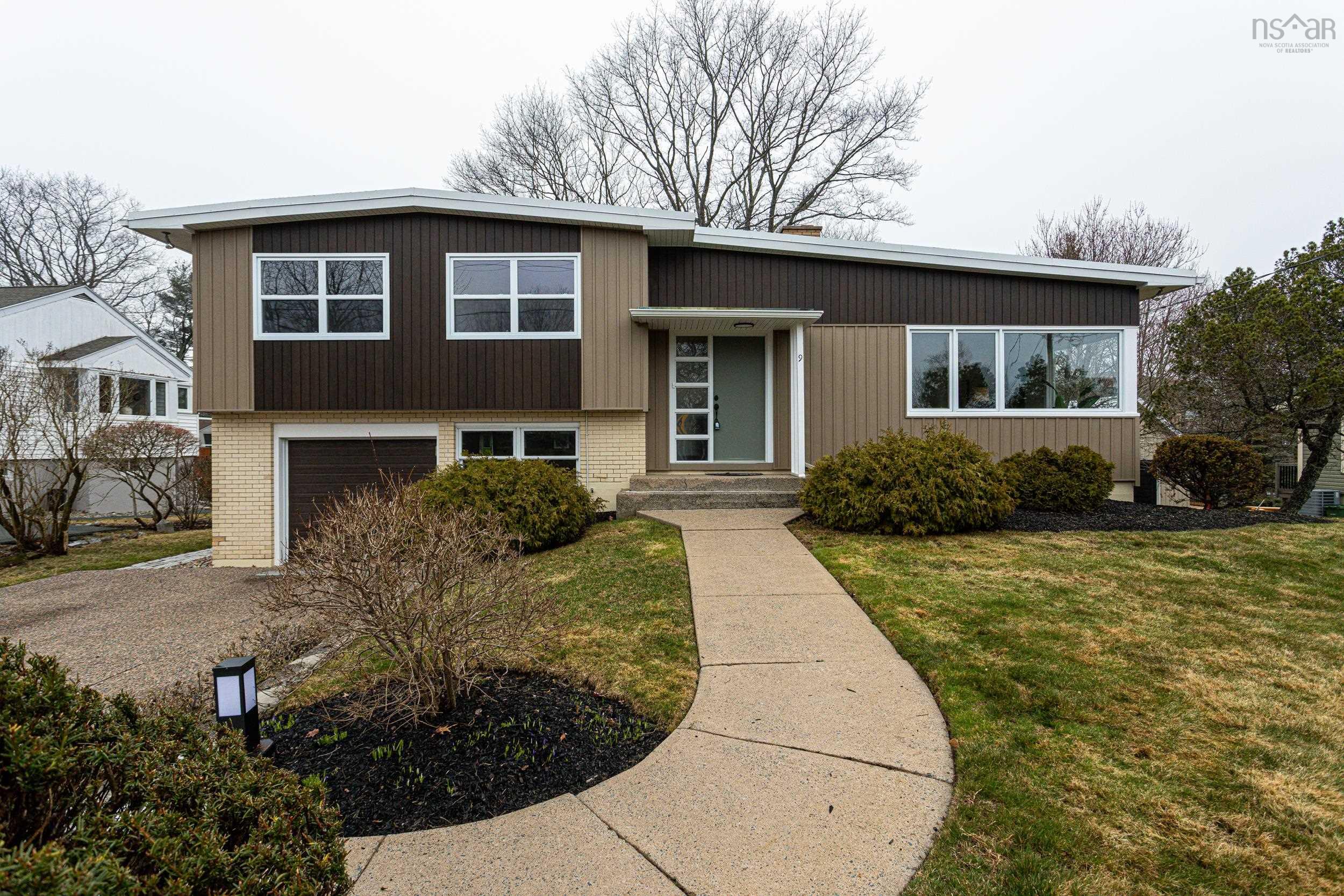 $879,000.00: 9 Crestview Drive, Halifax