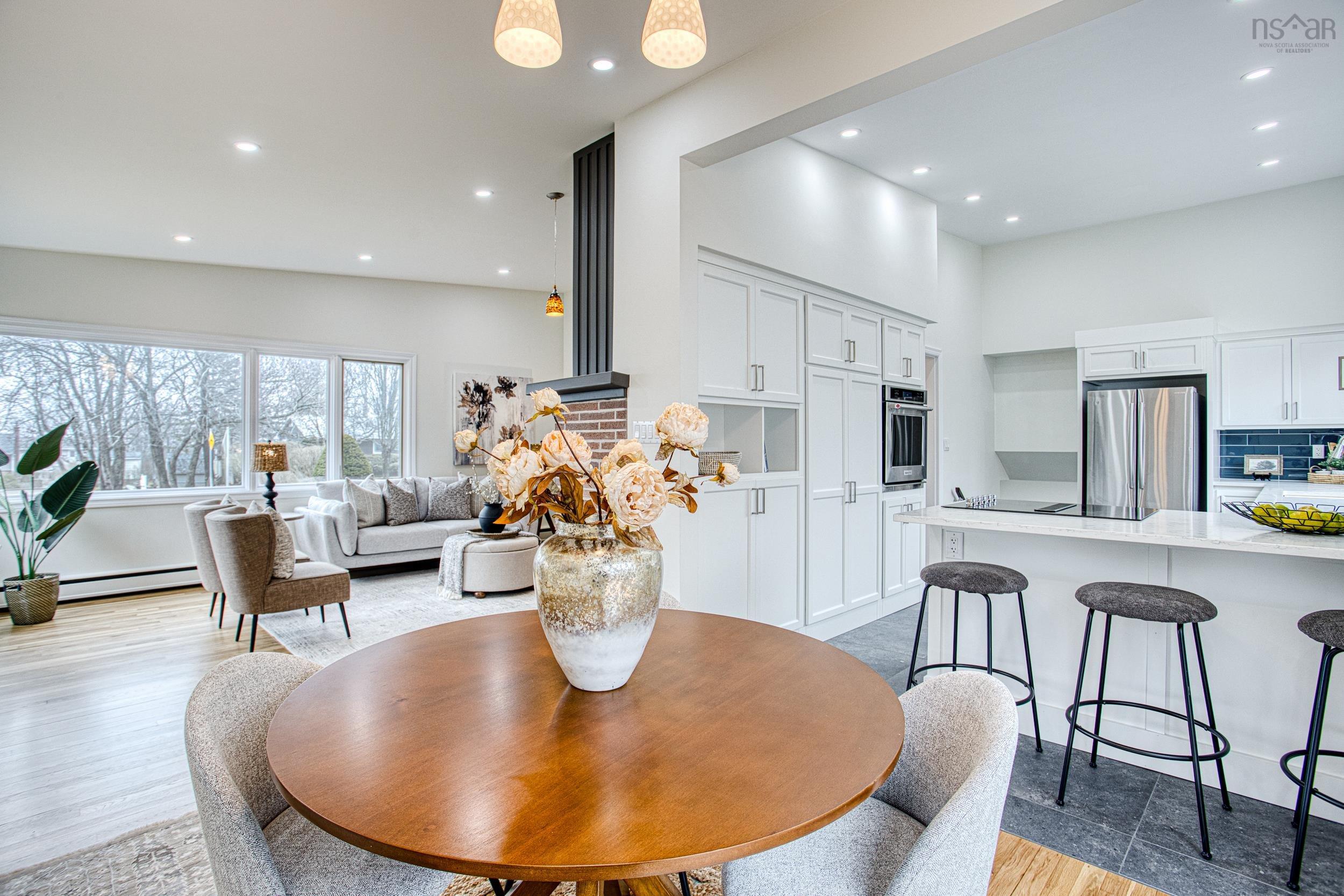 $879,000.00: 9 Crestview Drive, Halifax