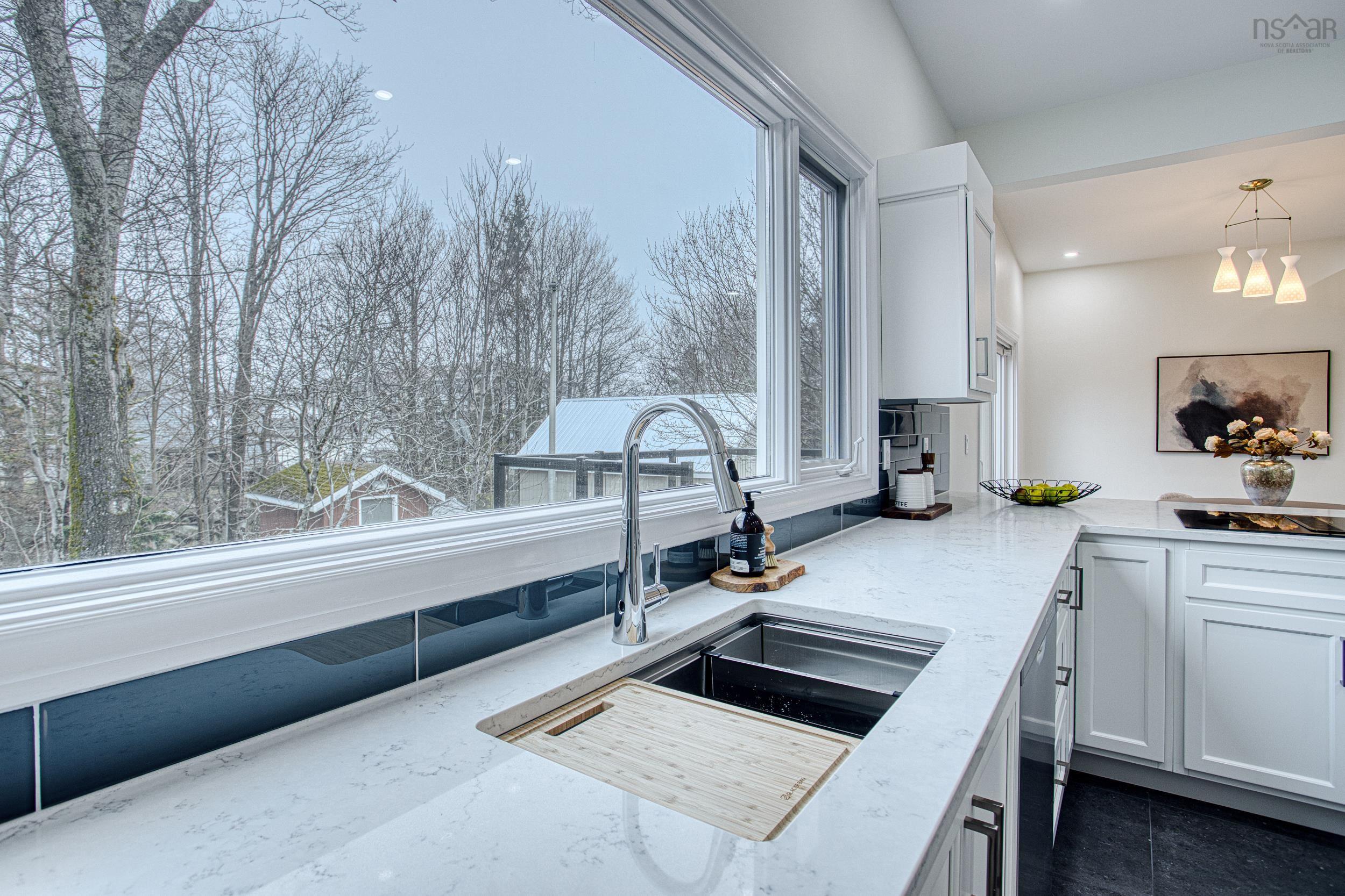 $879,000.00: 9 Crestview Drive, Halifax