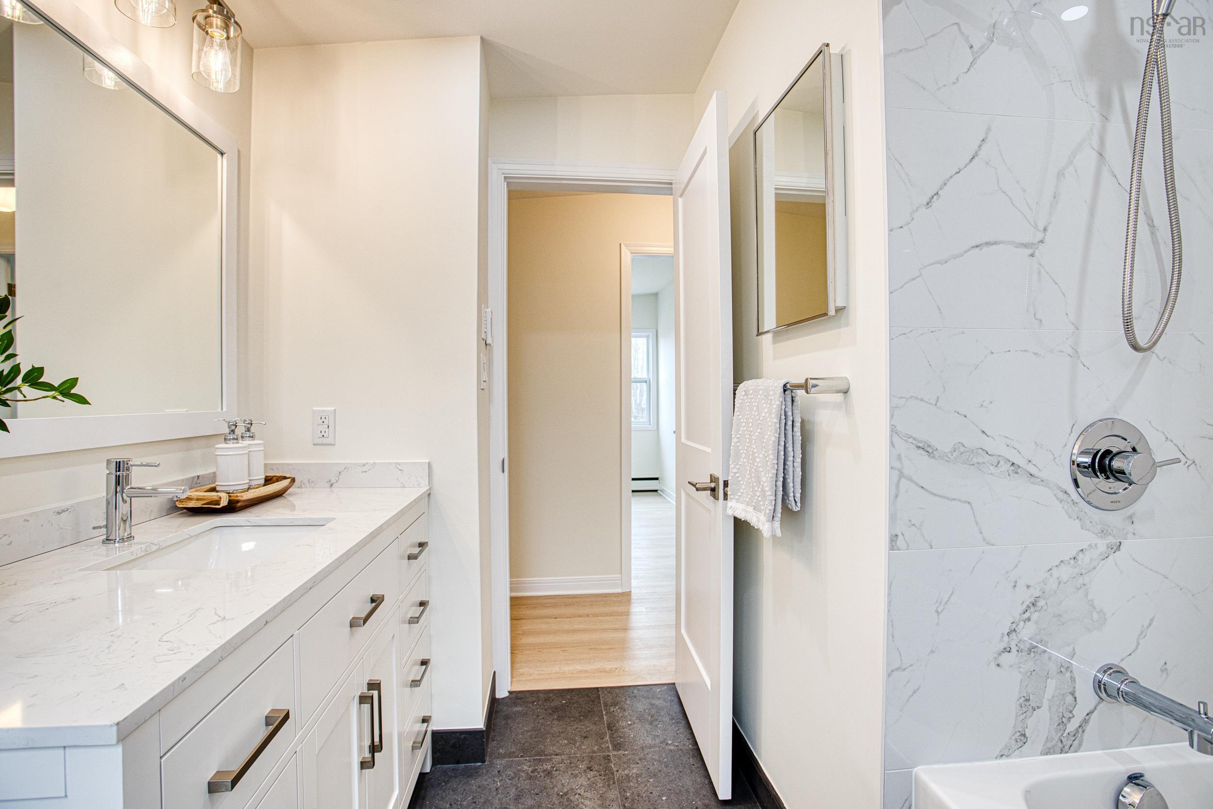 $879,000.00: 9 Crestview Drive, Halifax