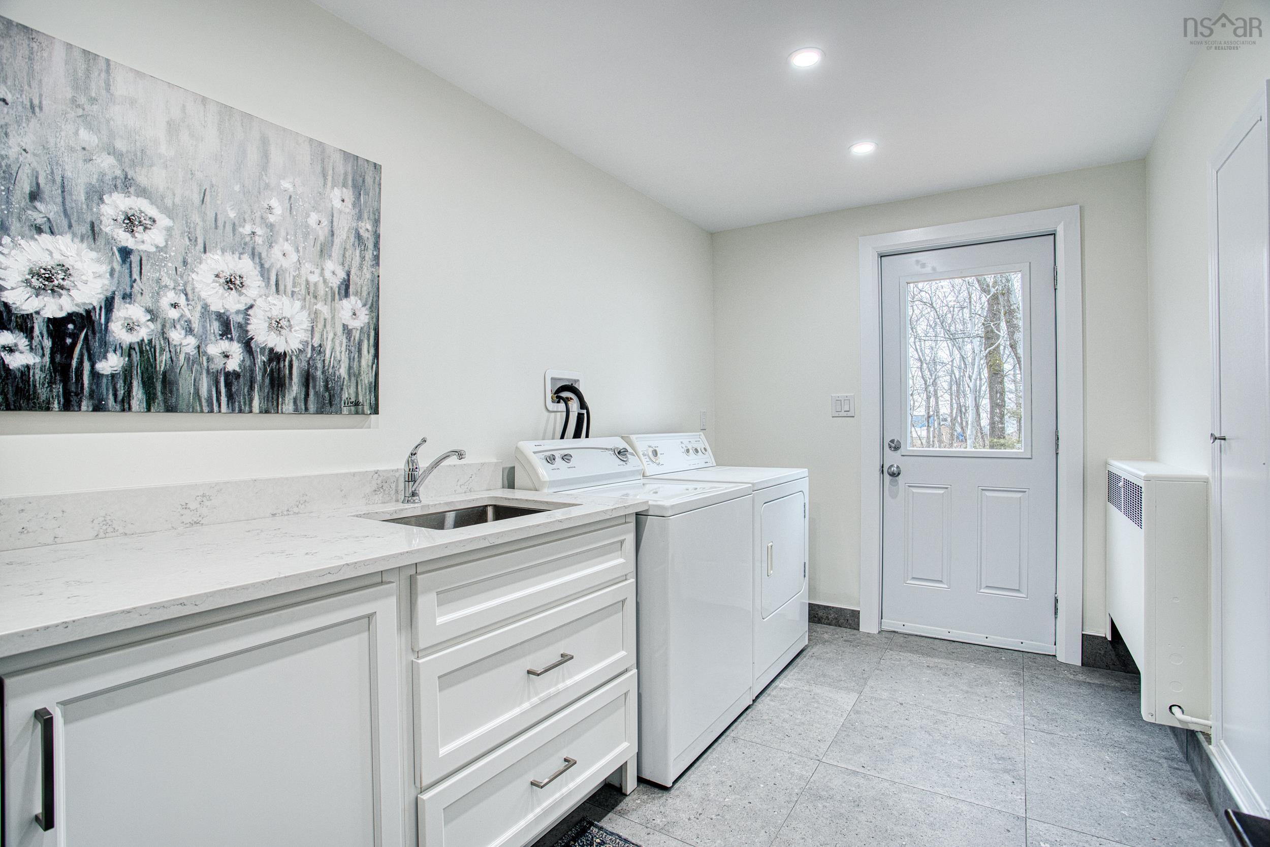 $879,000.00: 9 Crestview Drive, Halifax