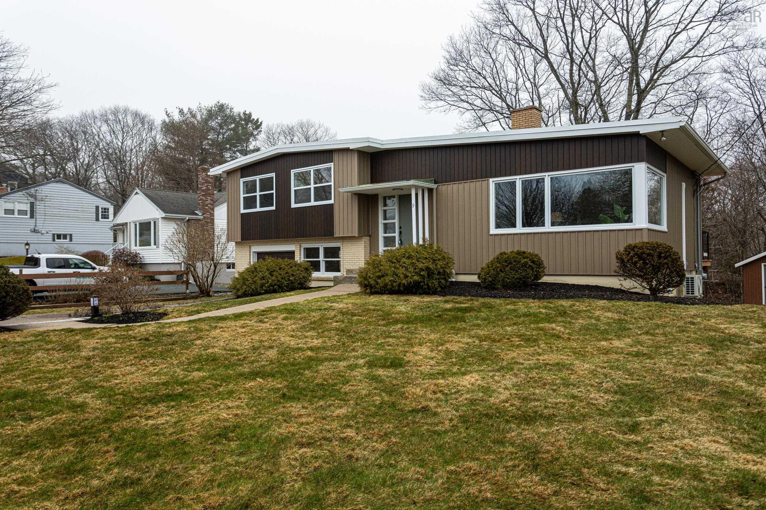 $879,000.00: 9 Crestview Drive, Halifax