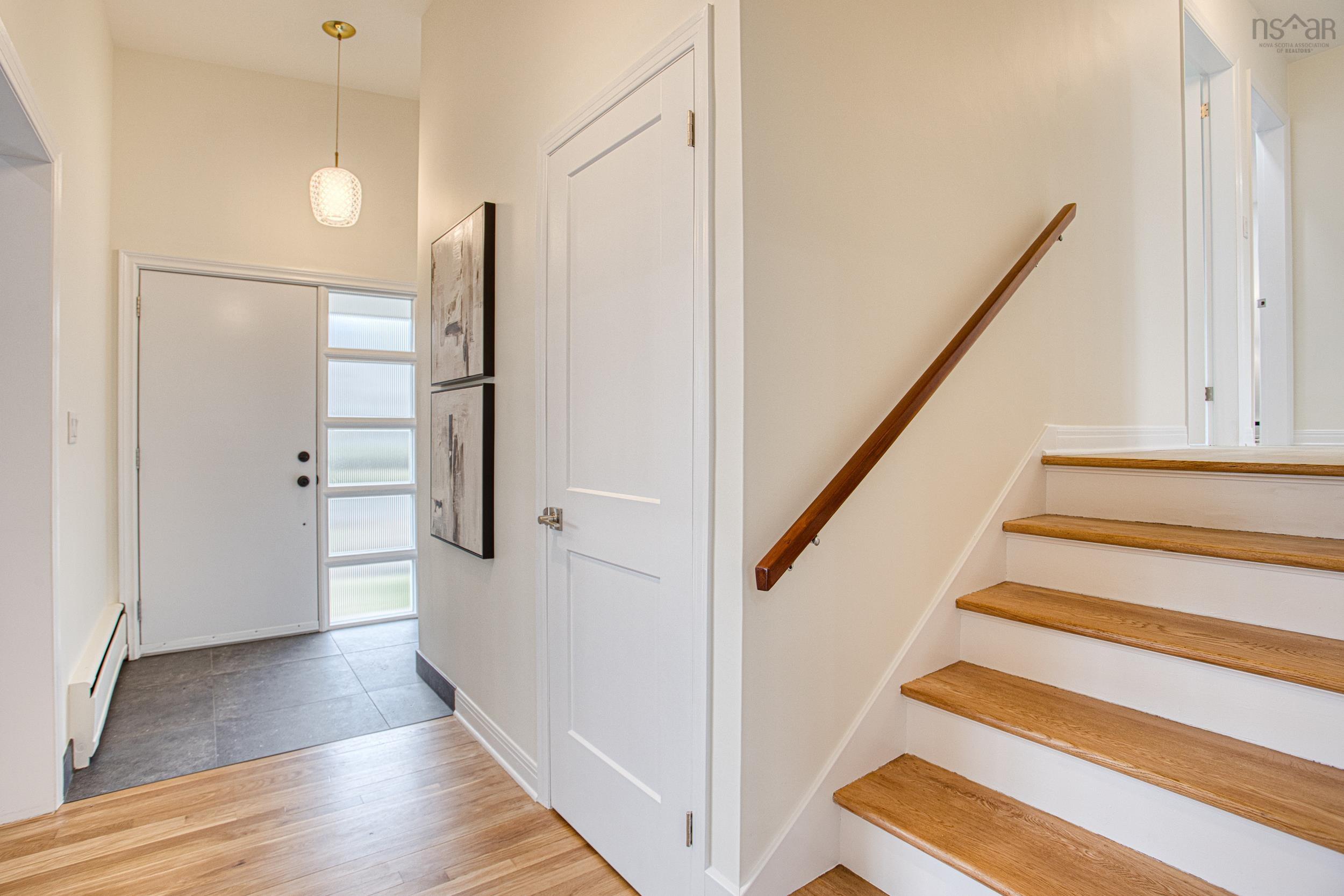 $879,000.00: 9 Crestview Drive, Halifax