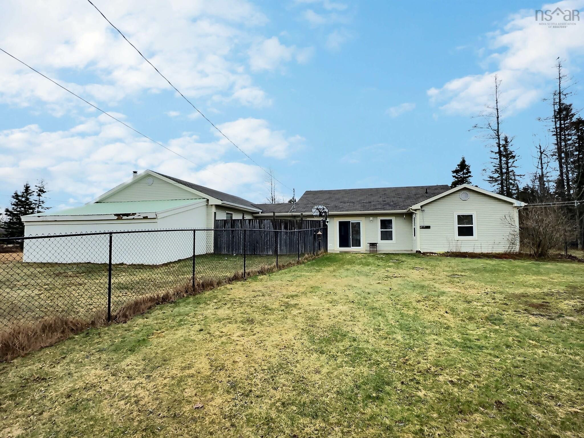 $425,000.00: 10758 2 Highway, Masstown