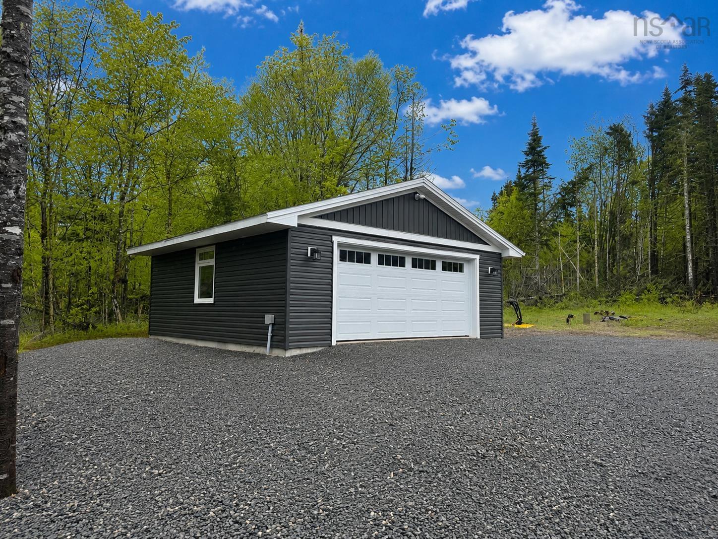 $499,900.00: 162 North End Road, Sutherland Lake