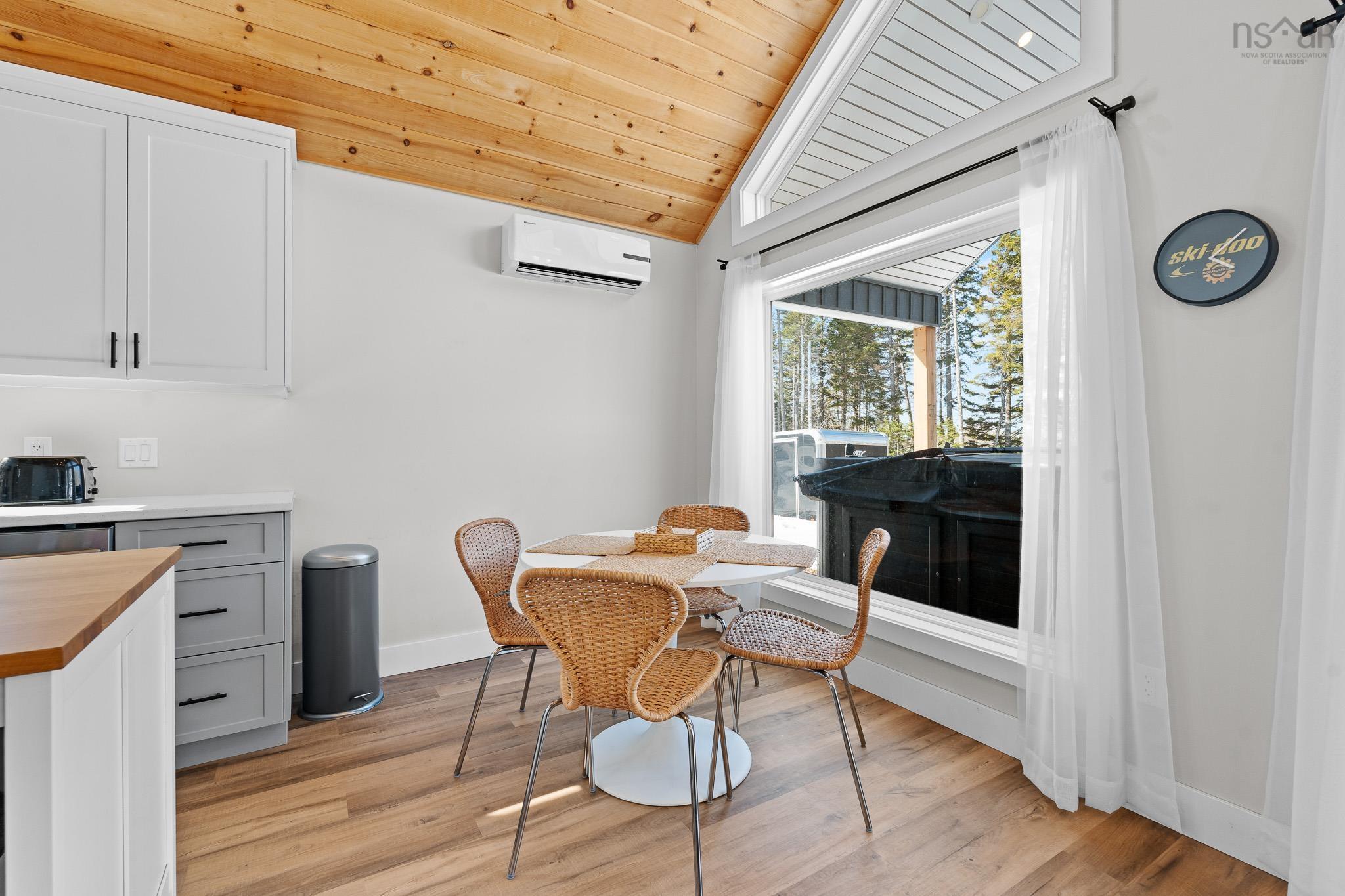 $525,000.00: 162 North End Road, Sutherland Lake