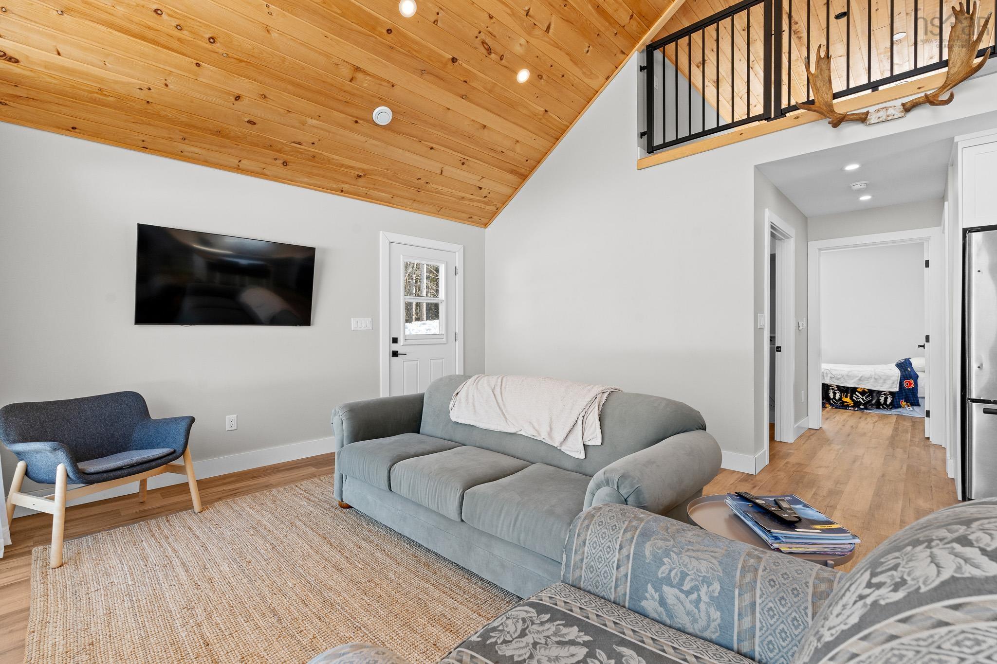 $525,000.00: 162 North End Road, Sutherland Lake