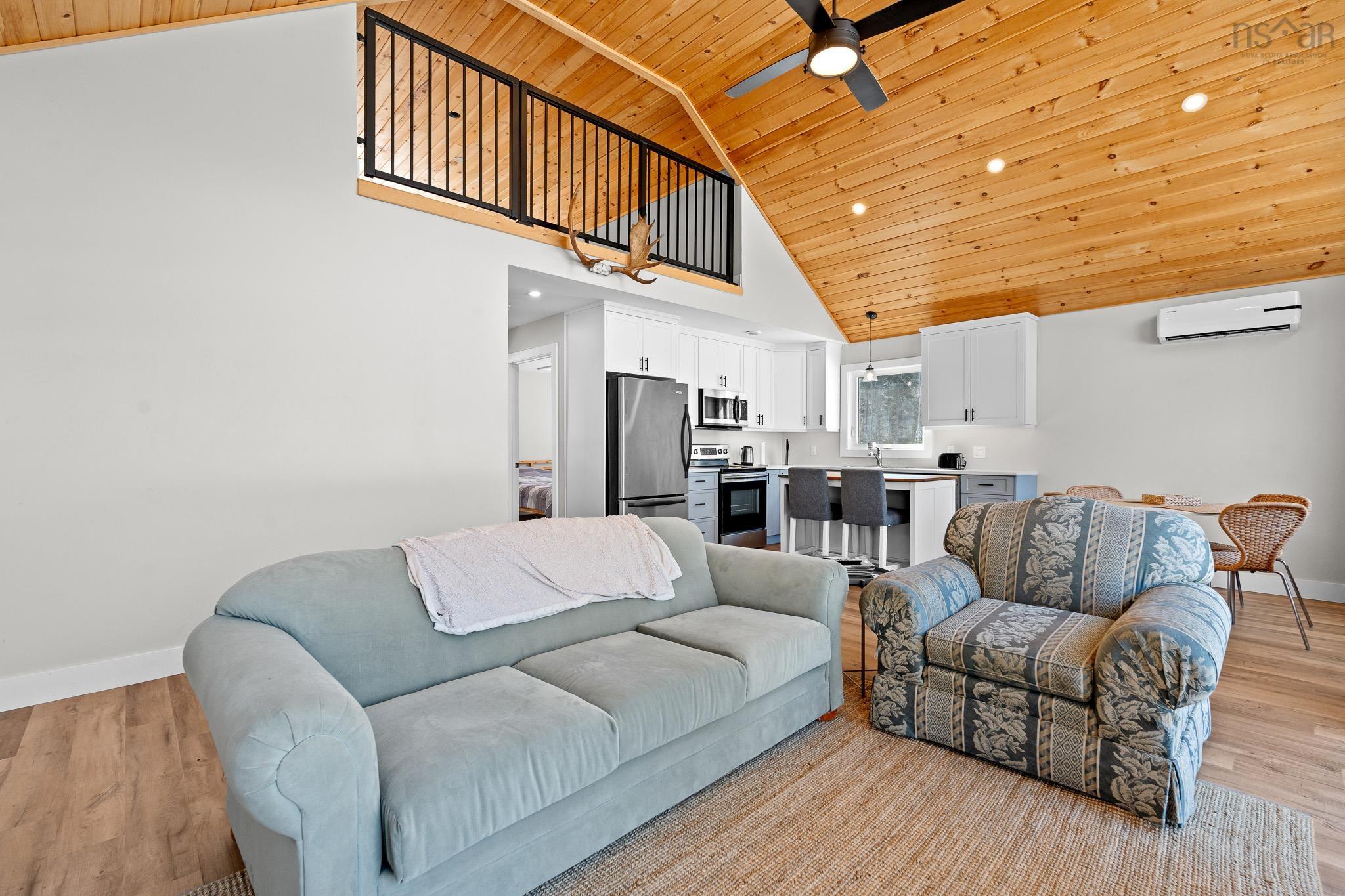 $525,000.00: 162 North End Road, Sutherland Lake