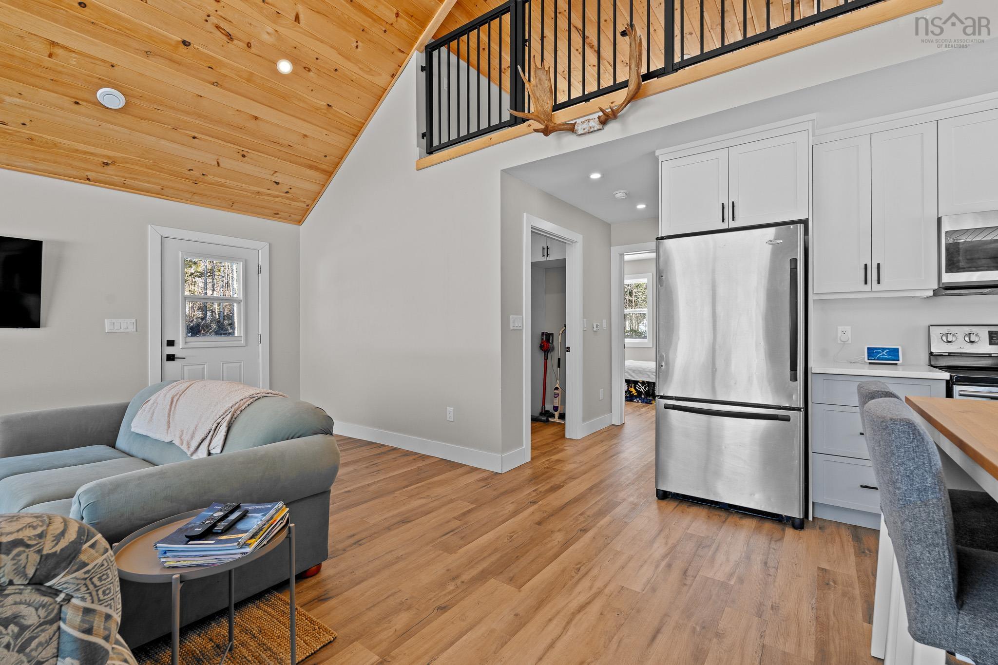 $525,000.00: 162 North End Road, Sutherland Lake