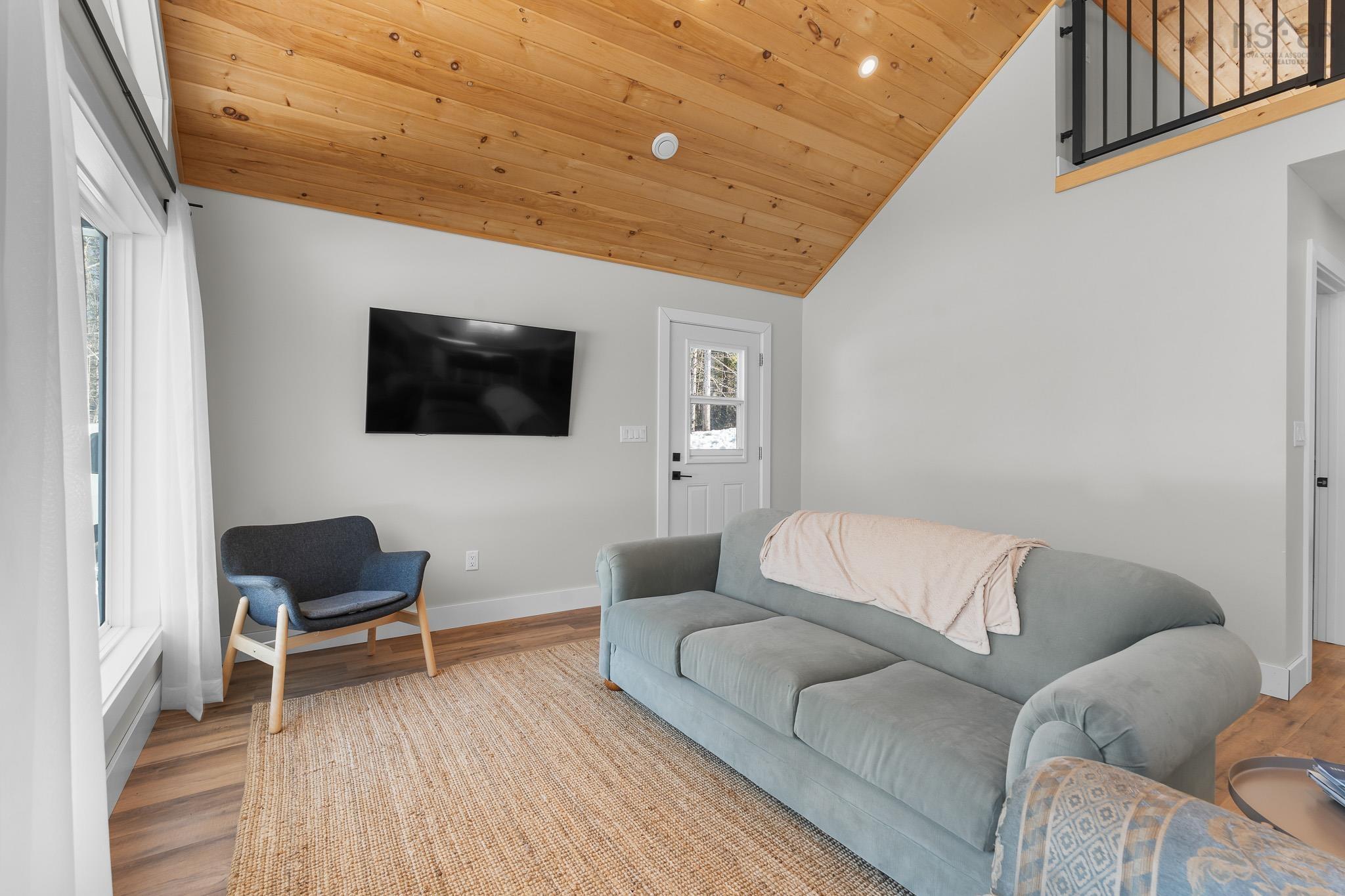 $525,000.00: 162 North End Road, Sutherland Lake