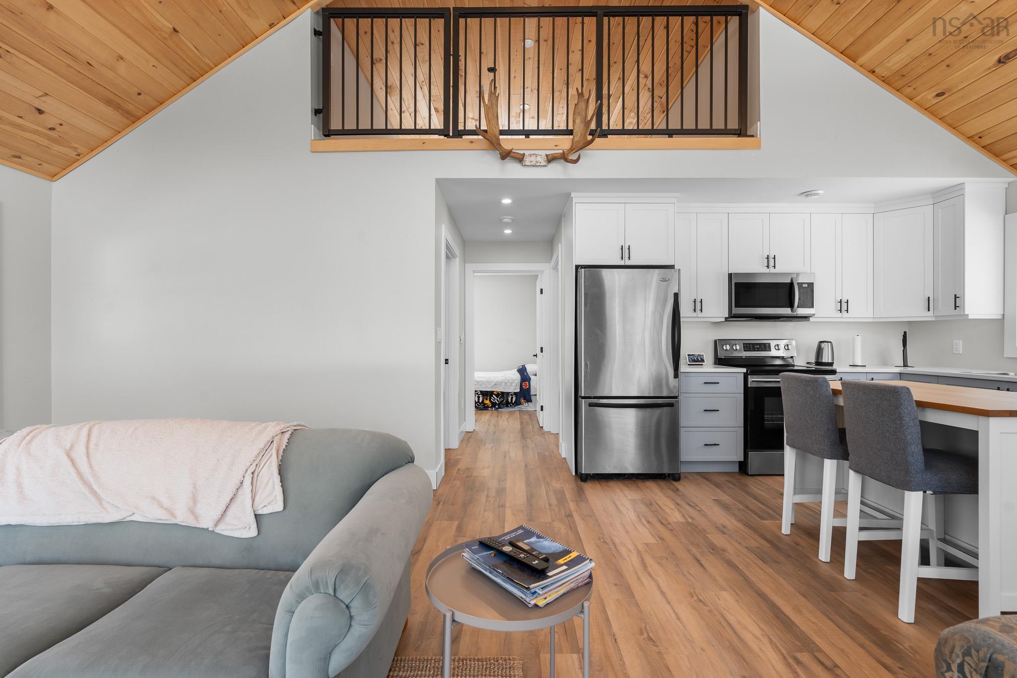 $525,000.00: 162 North End Road, Sutherland Lake