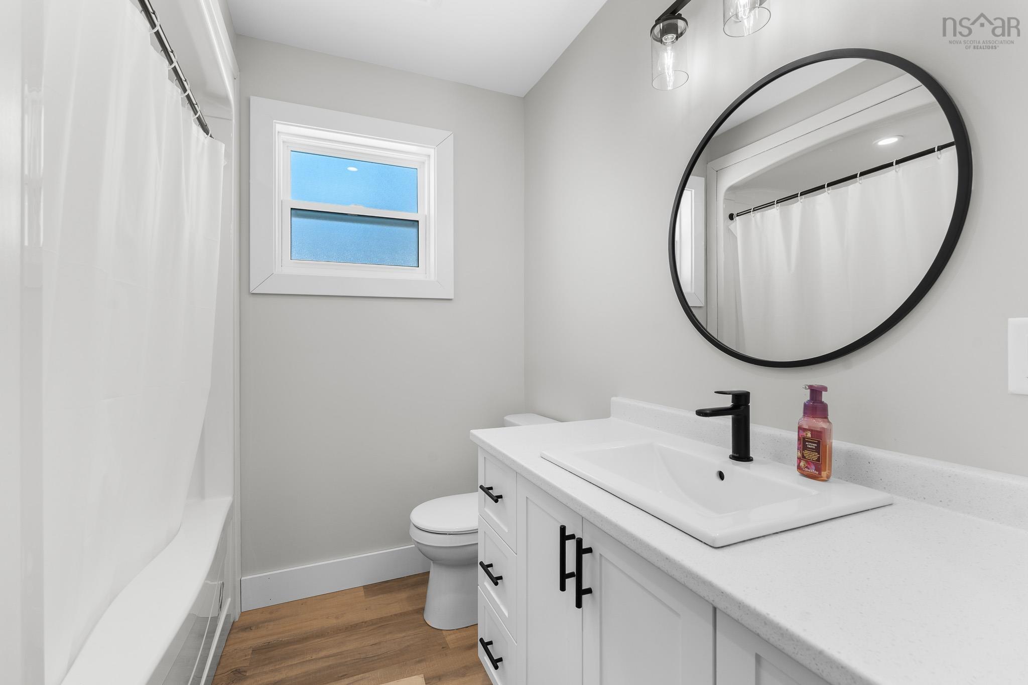 $525,000.00: 162 North End Road, Sutherland Lake