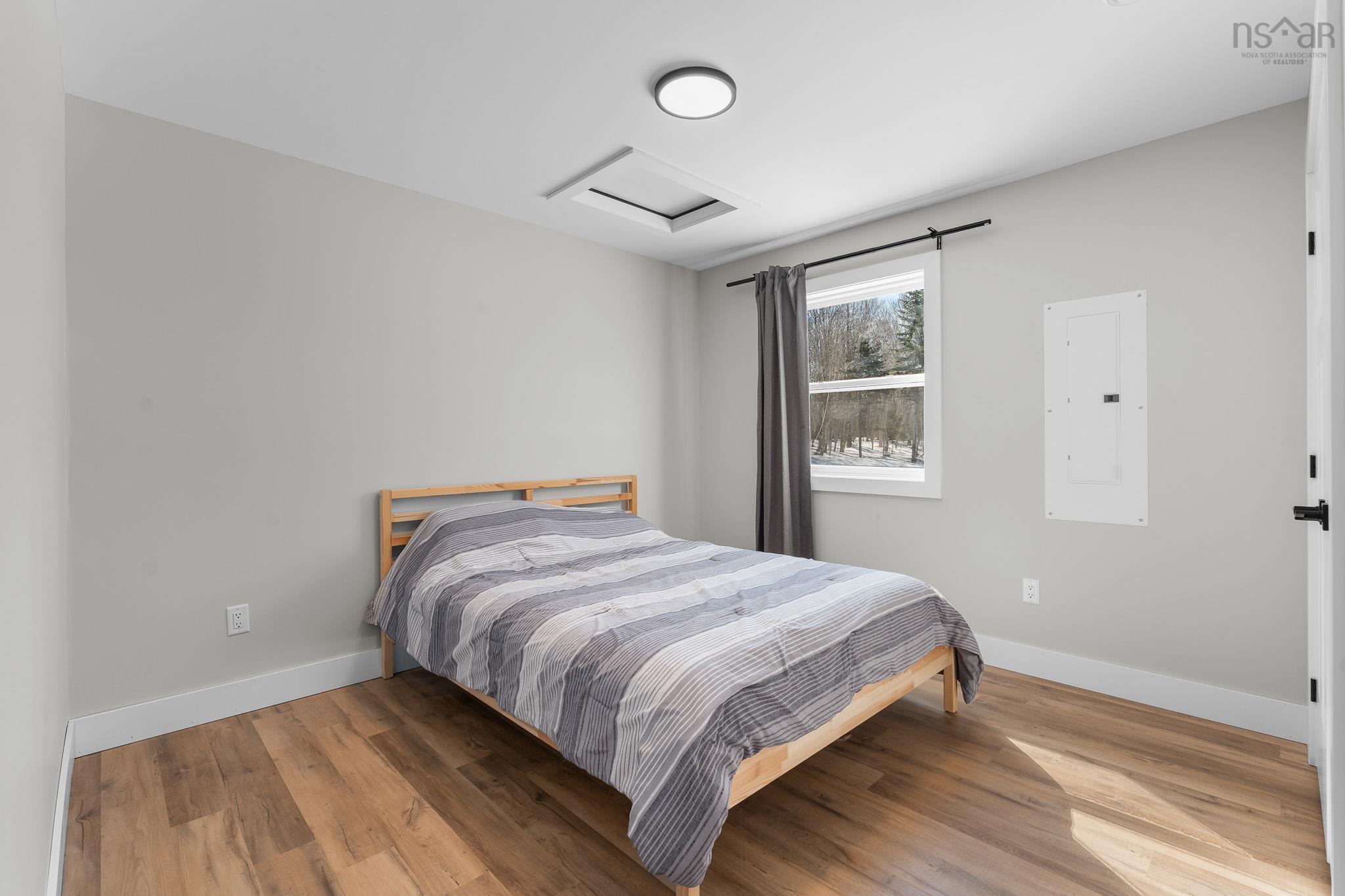 $525,000.00: 162 North End Road, Sutherland Lake