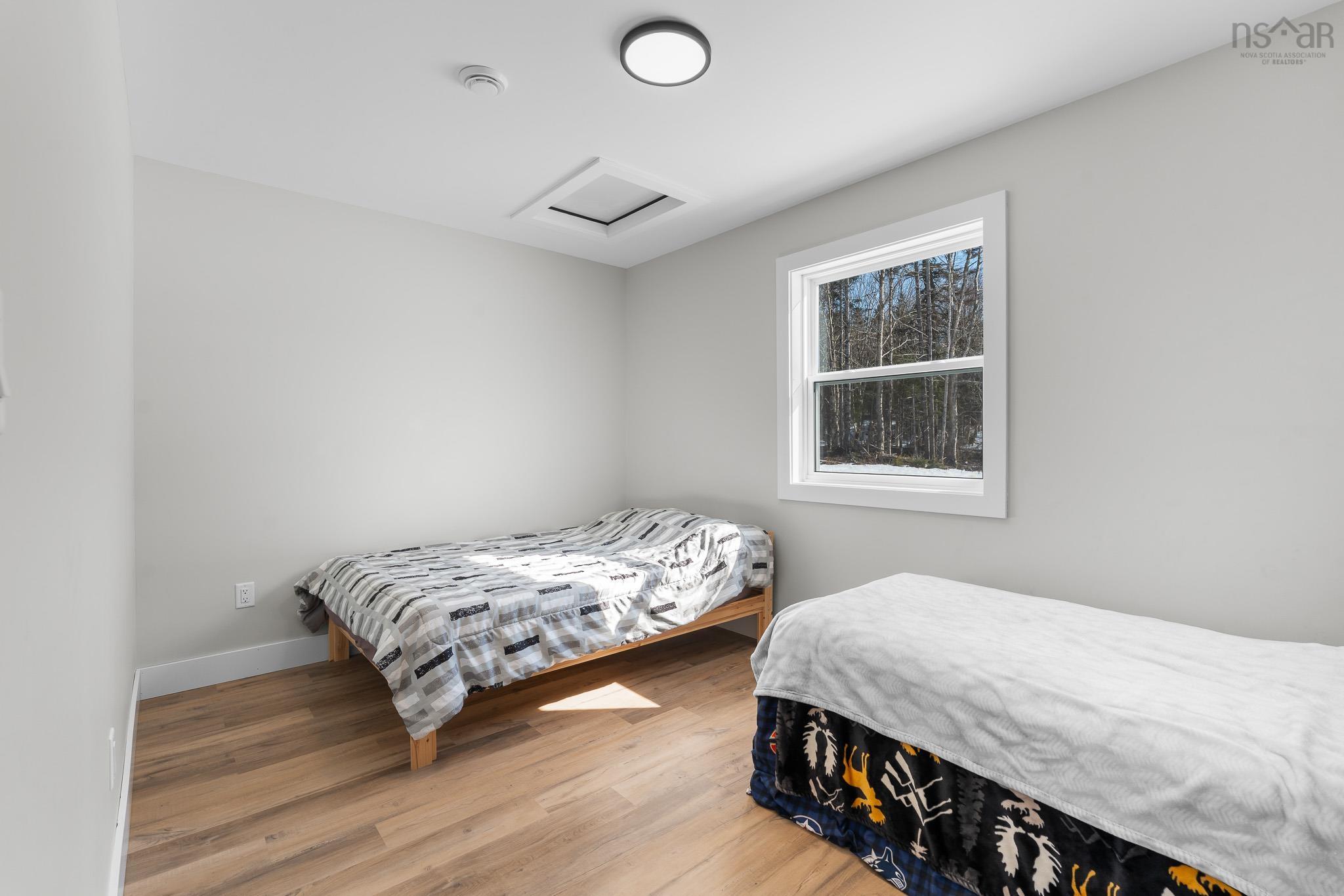 $525,000.00: 162 North End Road, Sutherland Lake