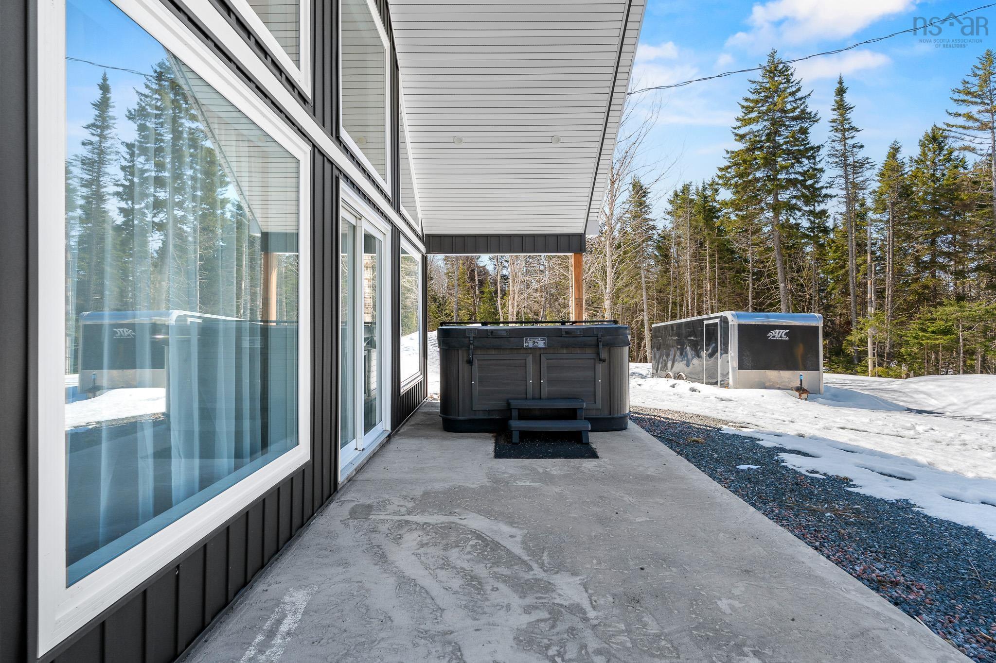 $525,000.00: 162 North End Road, Sutherland Lake