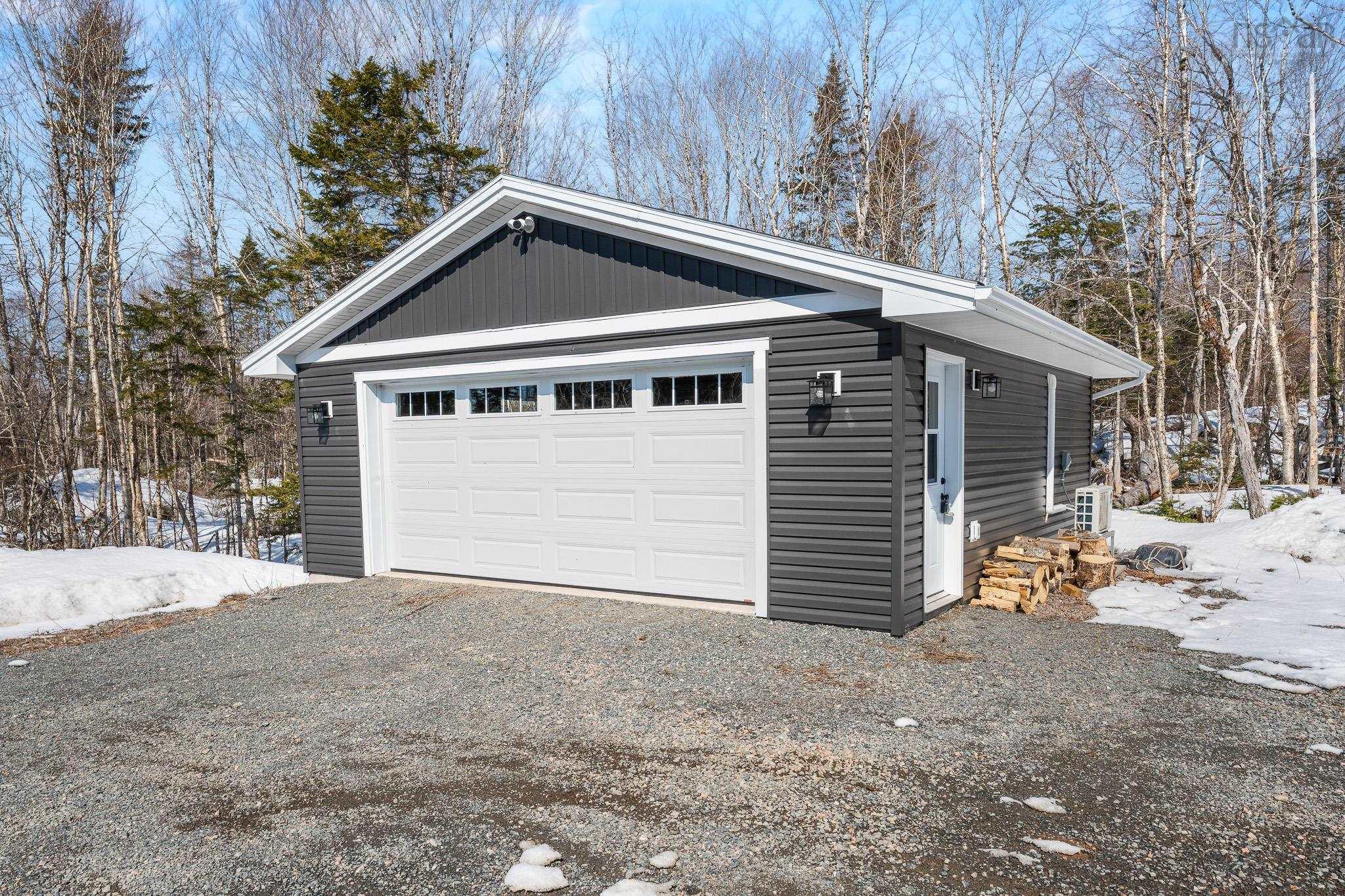 $525,000.00: 162 North End Road, Sutherland Lake