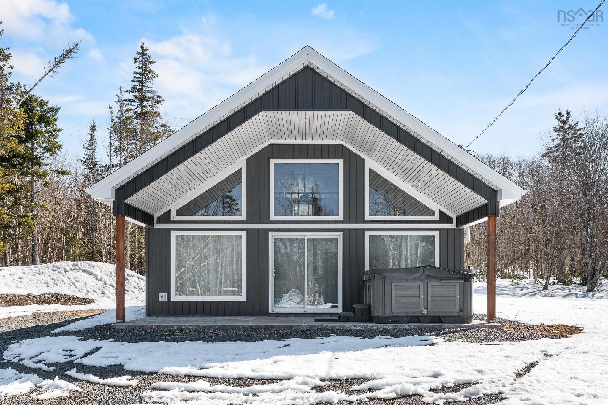 $525,000.00: 162 North End Road, Sutherland Lake