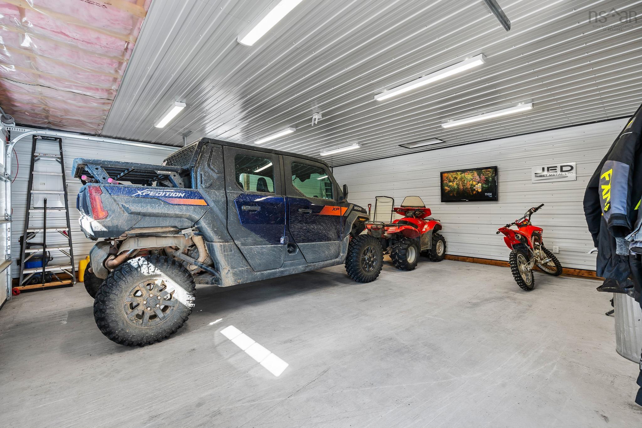 $525,000.00: 162 North End Road, Sutherland Lake