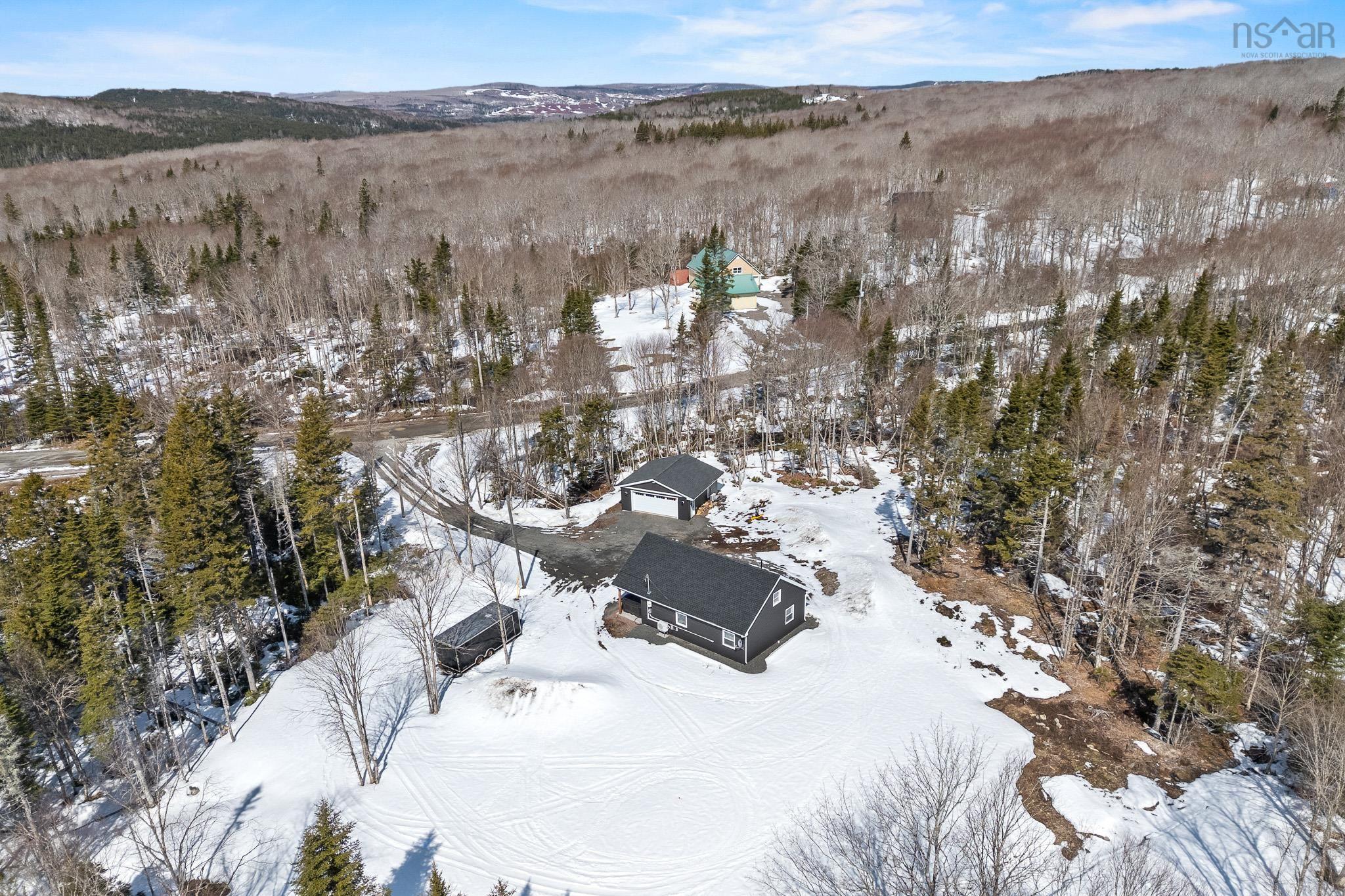 $525,000.00: 162 North End Road, Sutherland Lake