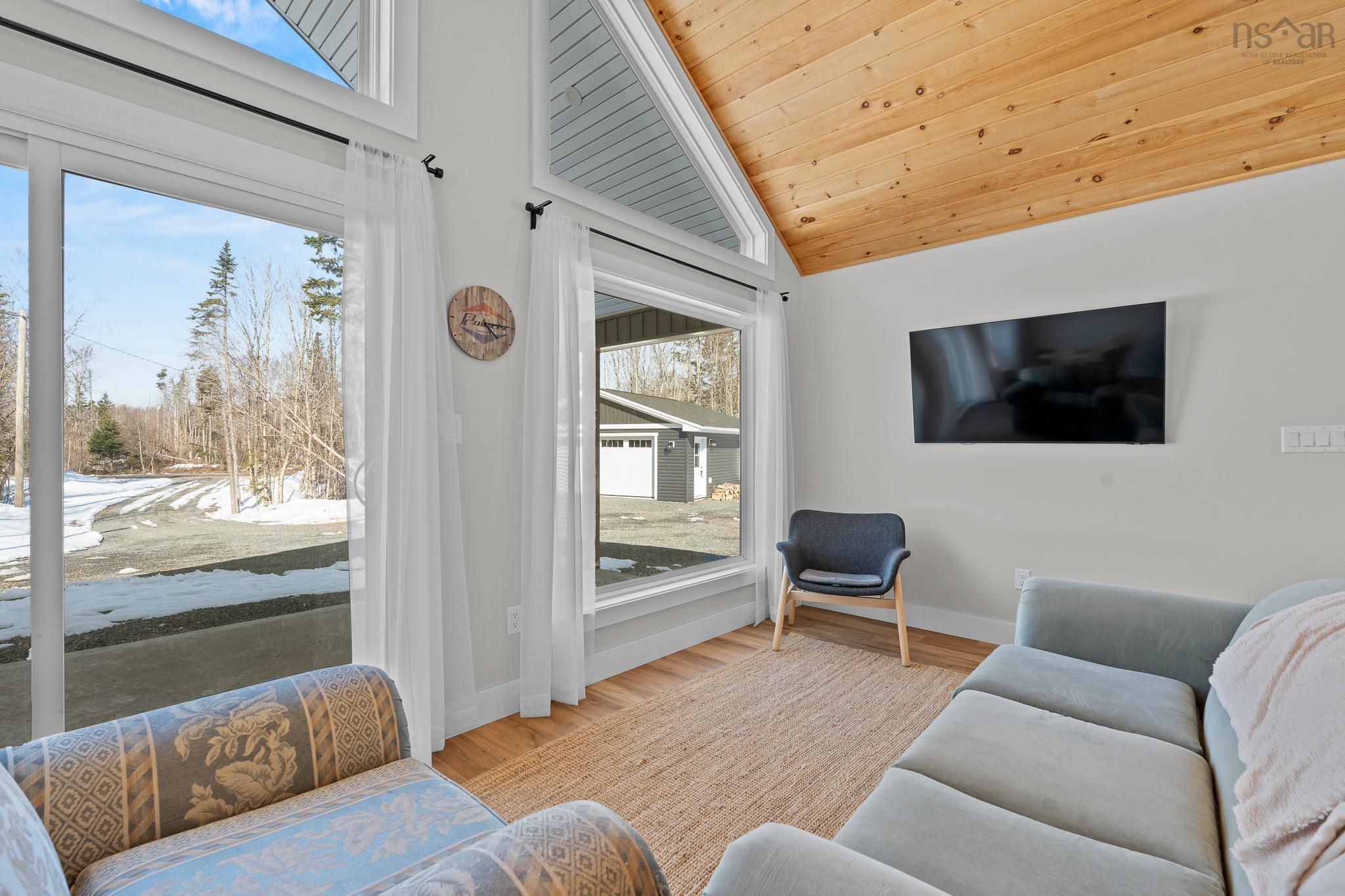 $499,900.00: 162 North End Road, Sutherland Lake