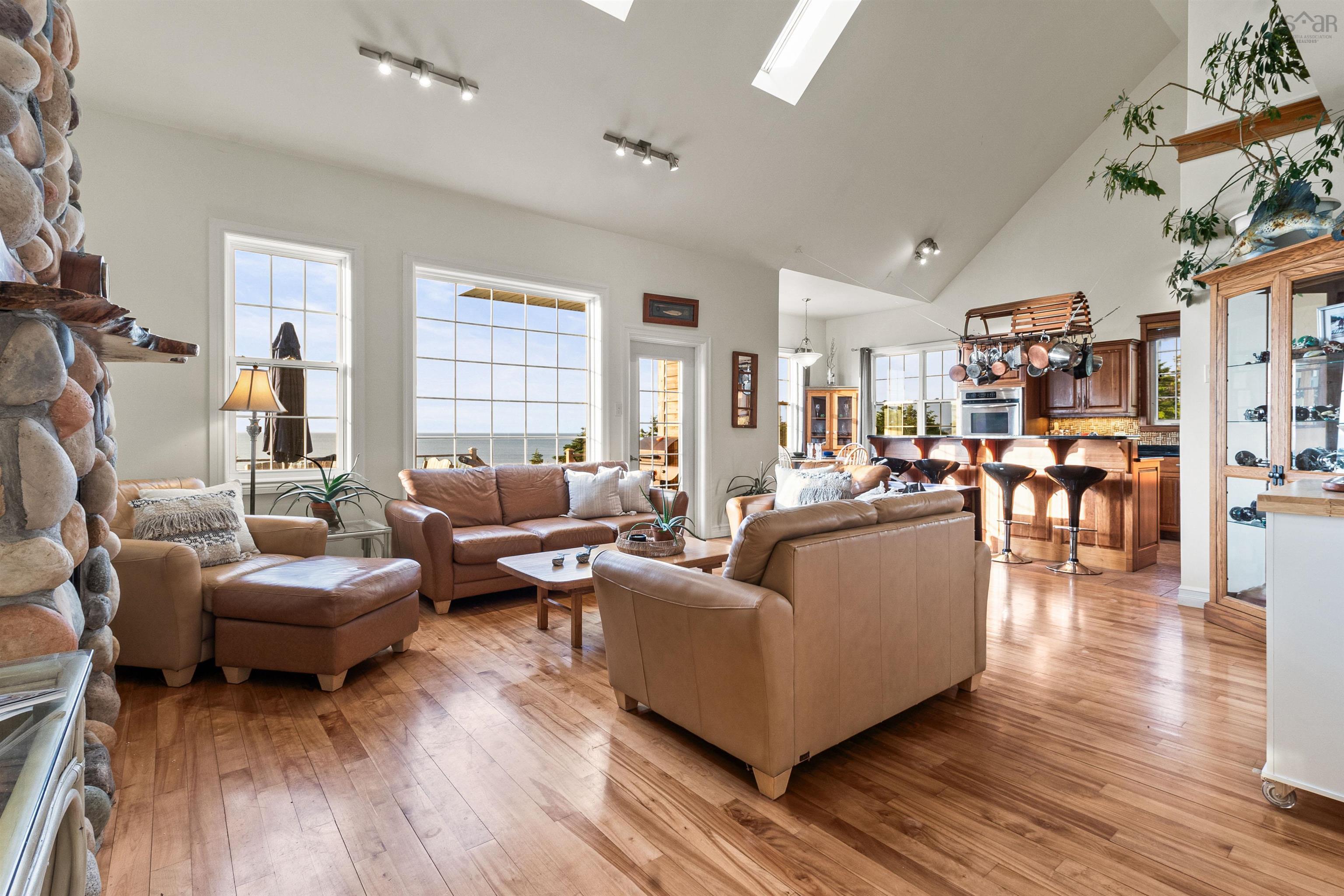 $1,195,000.00: 4516 Highway 245, Malignant Cove