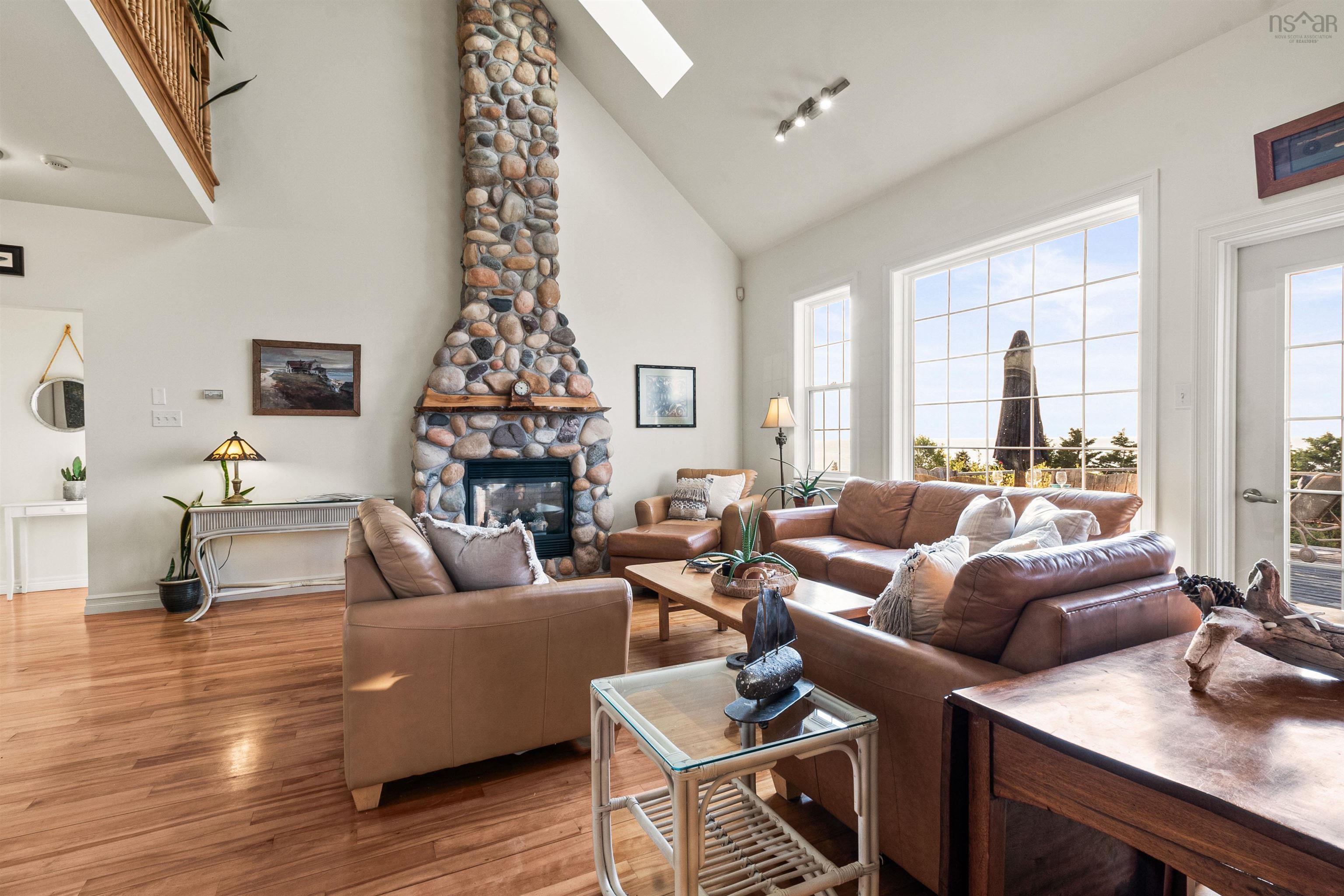 $1,195,000.00: 4516 Highway 245, Malignant Cove