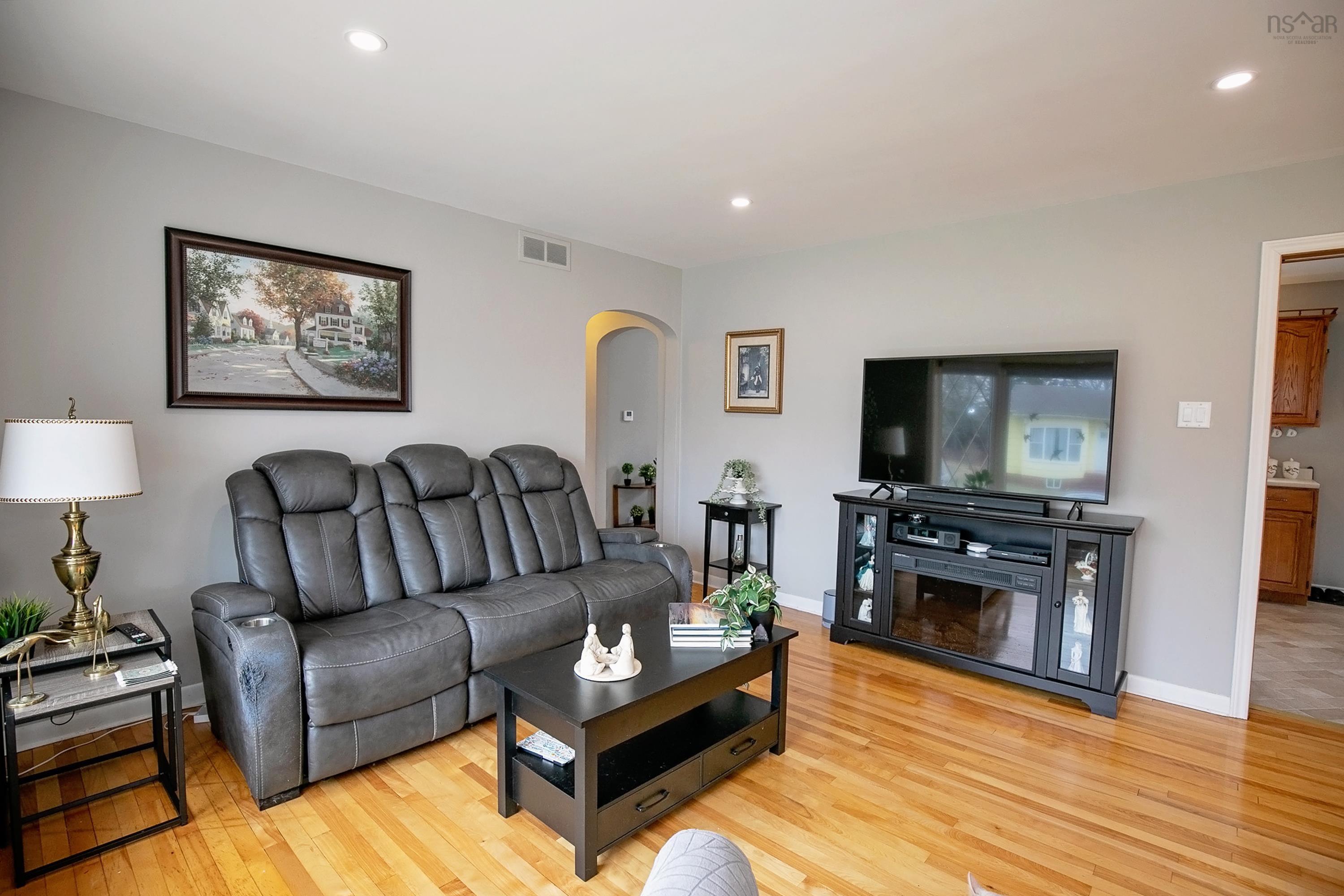 $329,900.00: 18 Boylston Avenue, Amherst