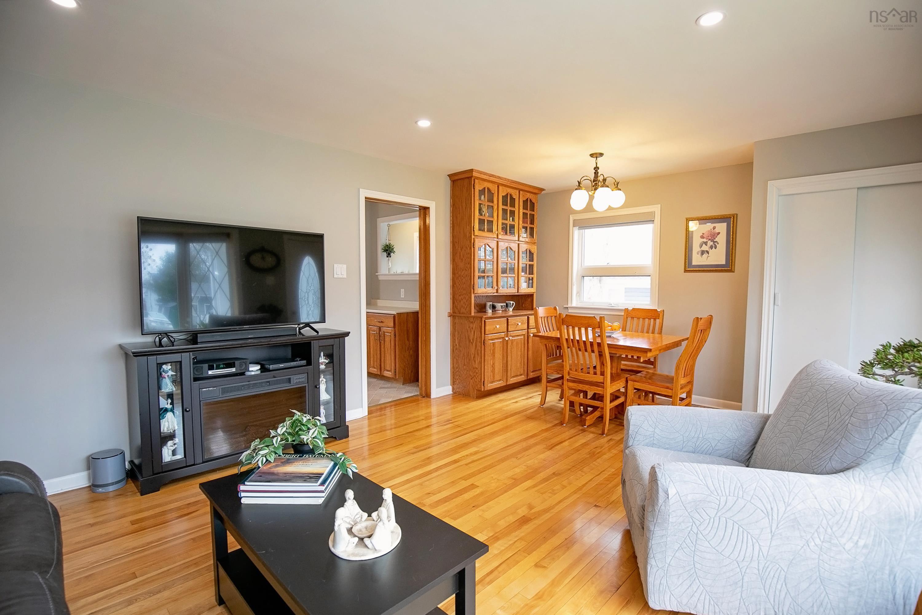 $329,900.00: 18 Boylston Avenue, Amherst