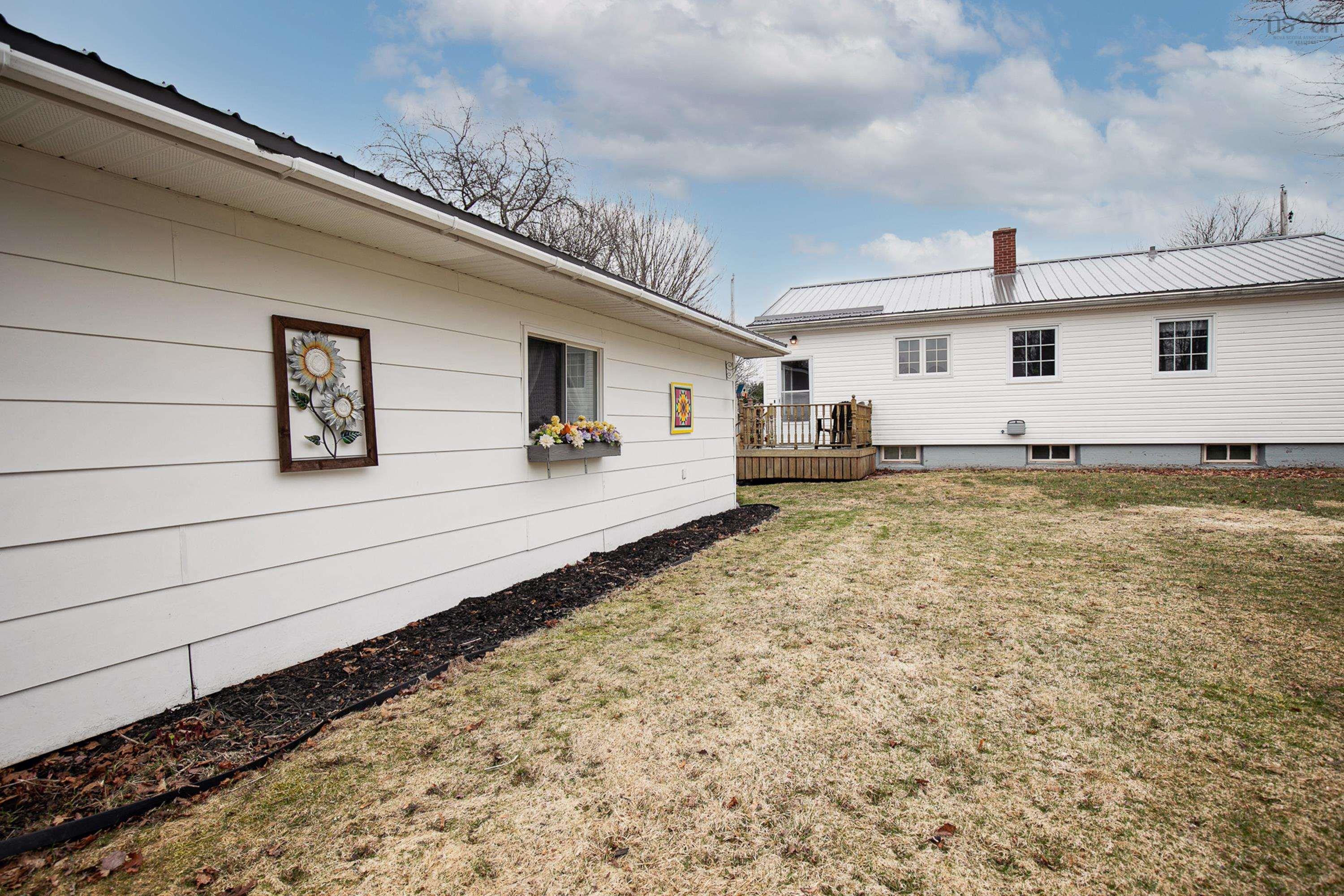 $329,900.00: 18 Boylston Avenue, Amherst