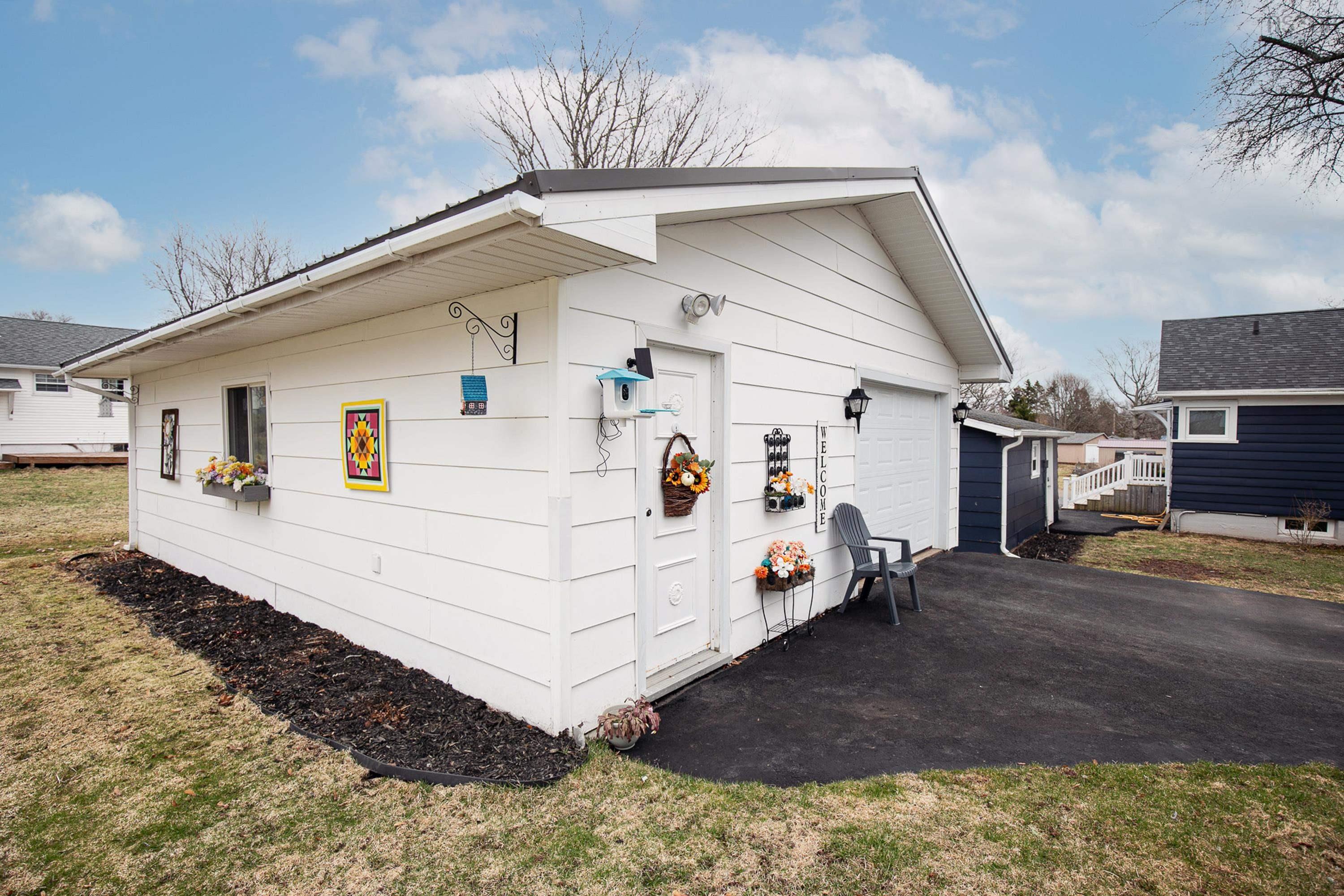 $329,900.00: 18 Boylston Avenue, Amherst