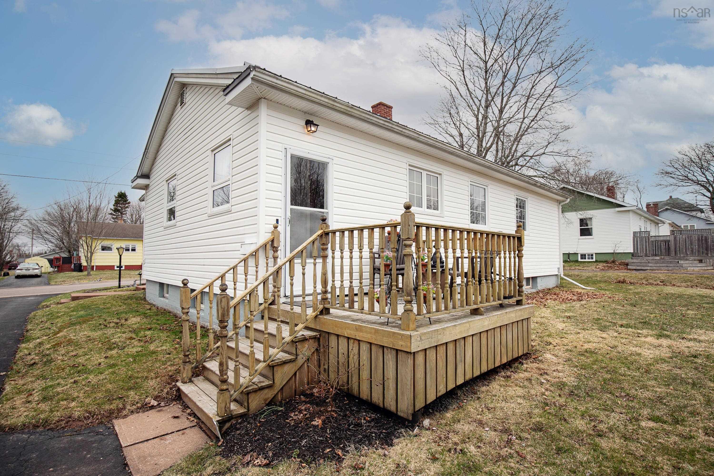 $329,900.00: 18 Boylston Avenue, Amherst