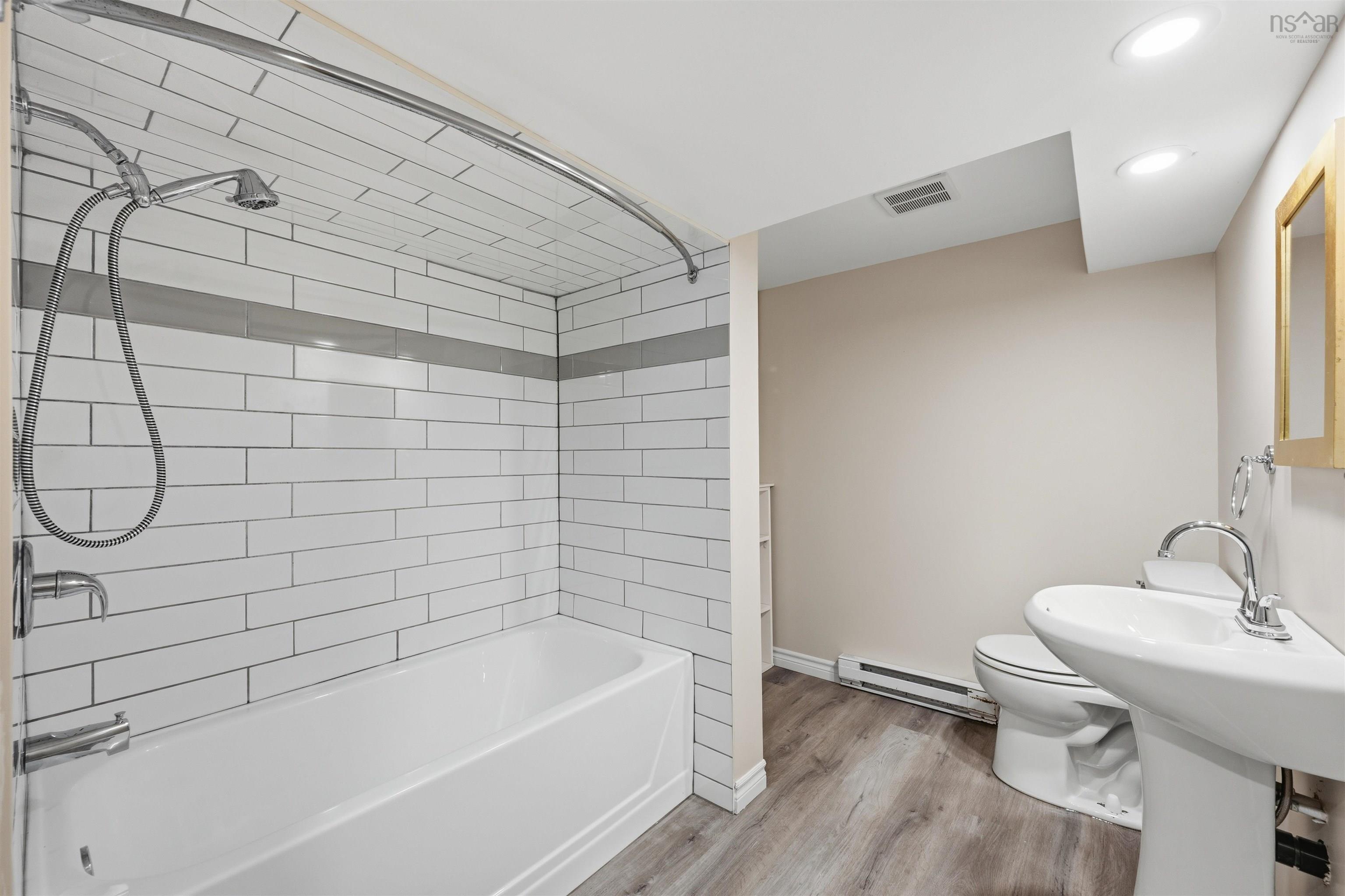 $574,900.00: 6 Parkdale Avenue, Timberlea