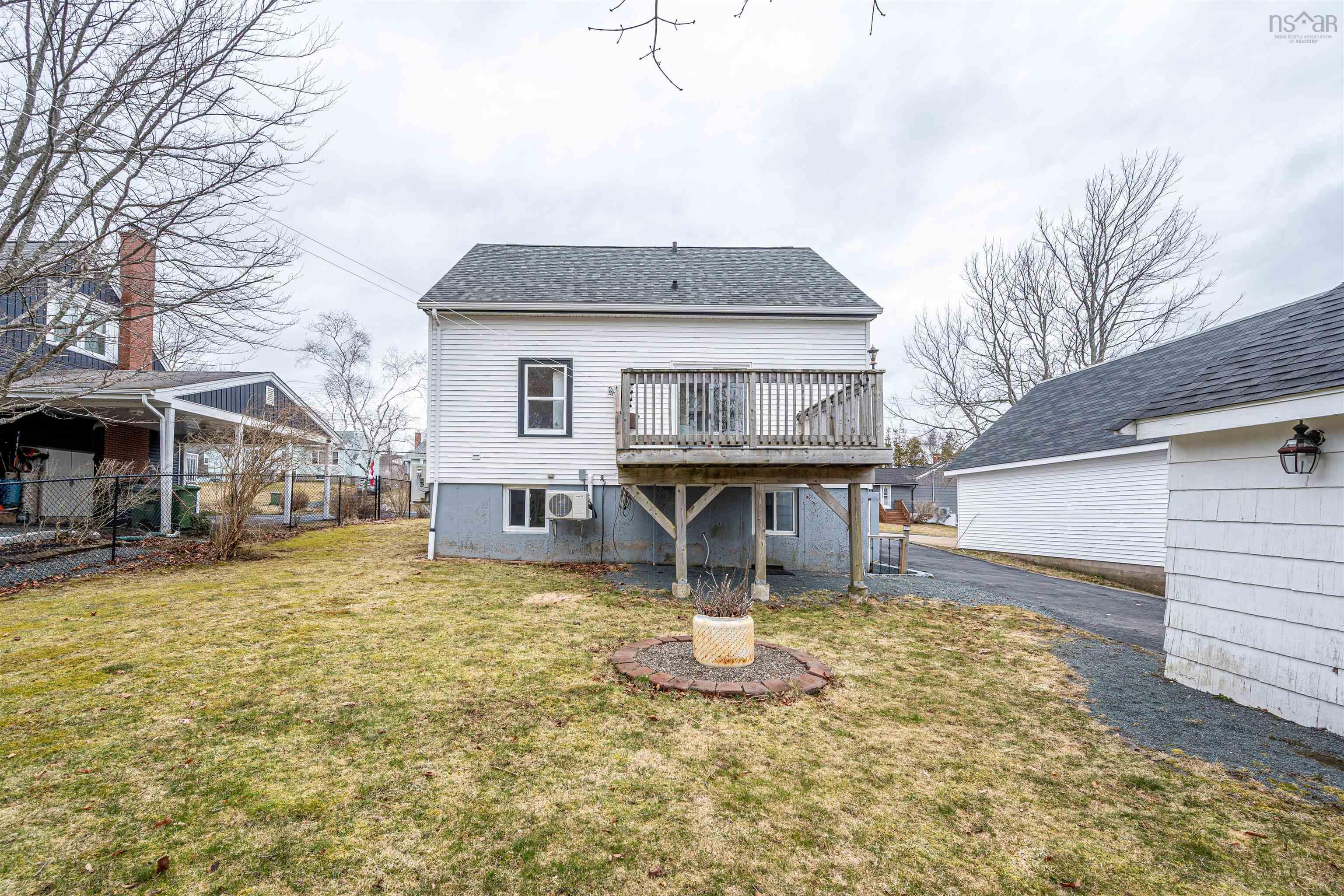 $574,900.00: 6 Parkdale Avenue, Timberlea