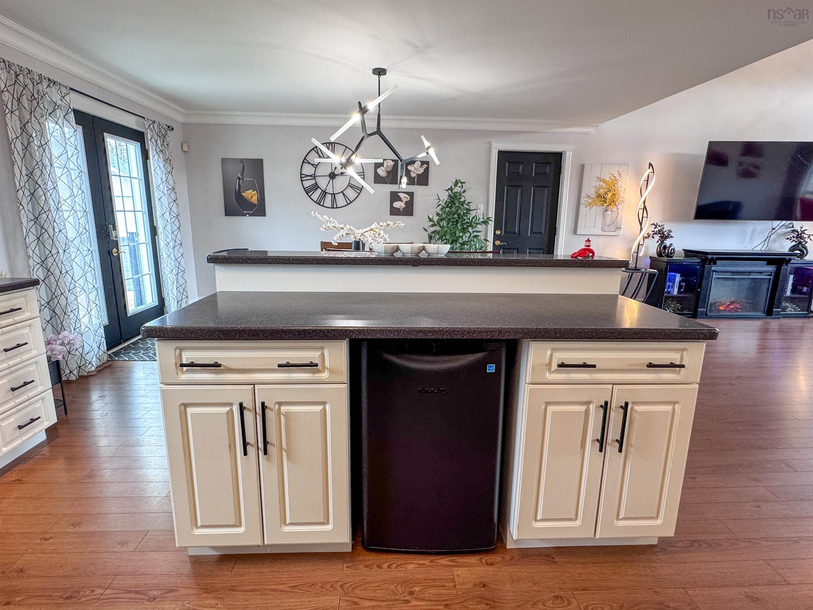 $639,000.00: 9430 Highway 7, Stillwater