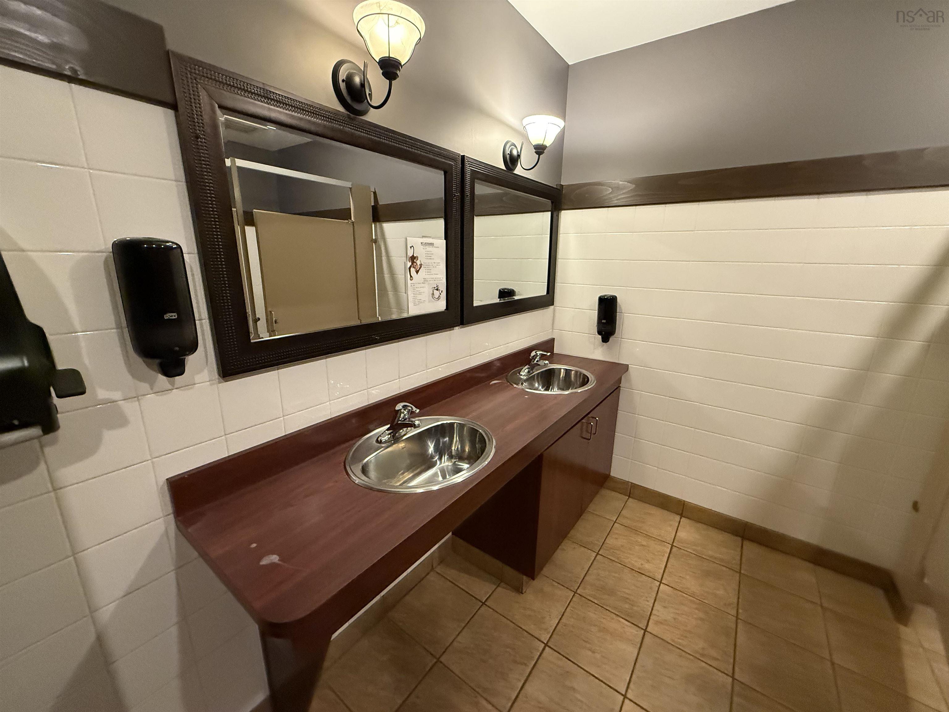 $1.00: 5494 Prospect Road, New Minas