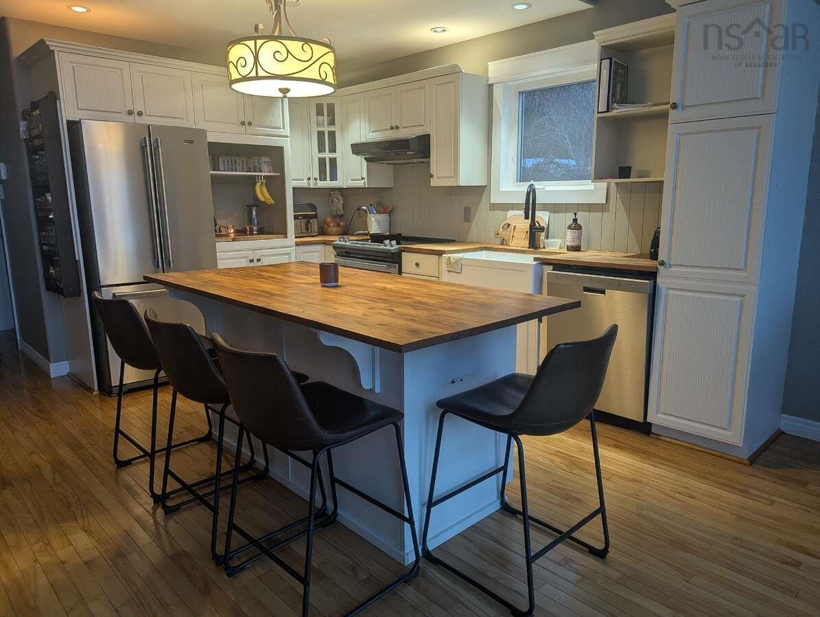 $519,000.00: 368 Lakeshore Drive, Irish Cove