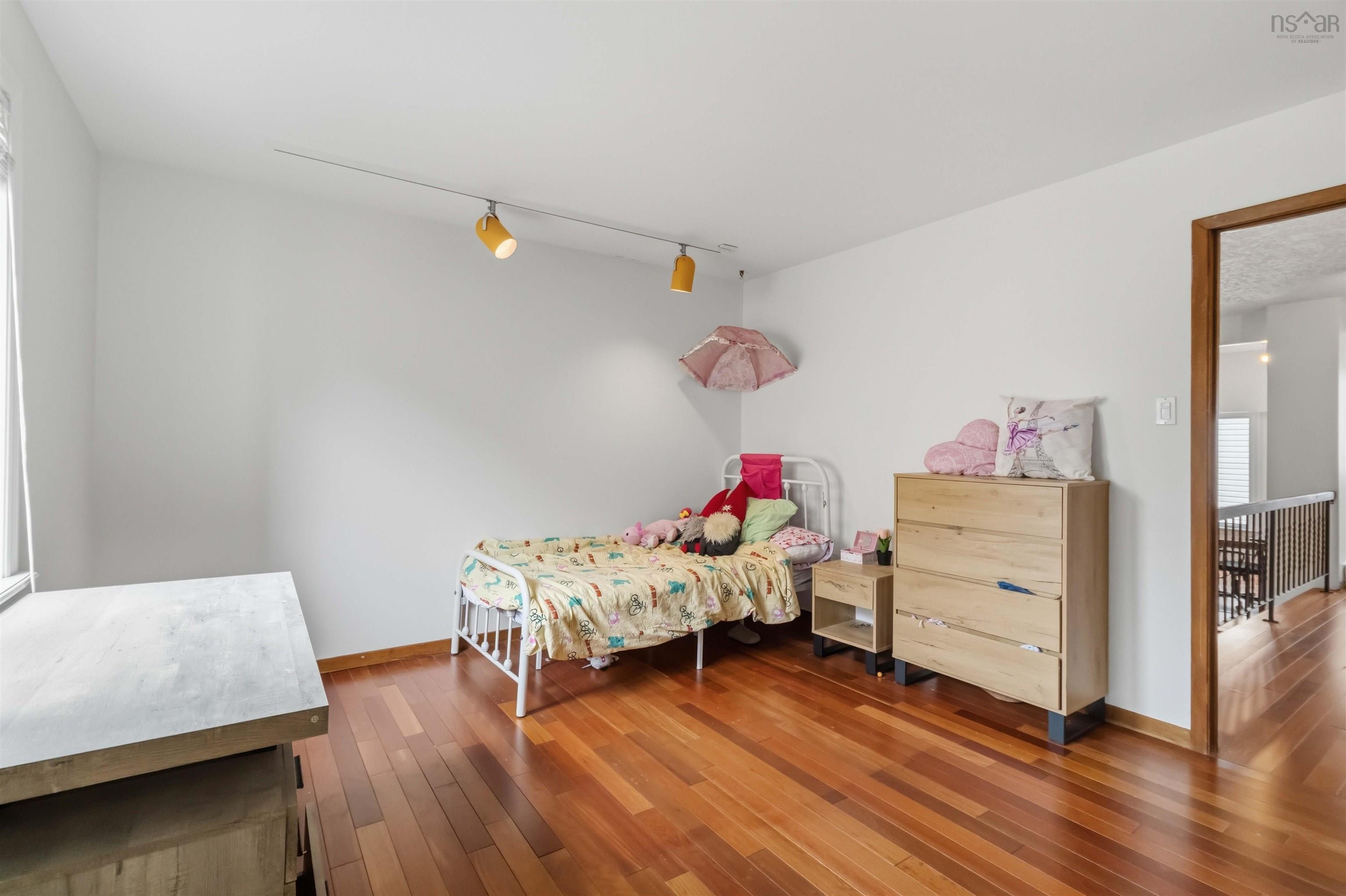 $949,900.00: 11 Wheatstone Heights, Dartmouth