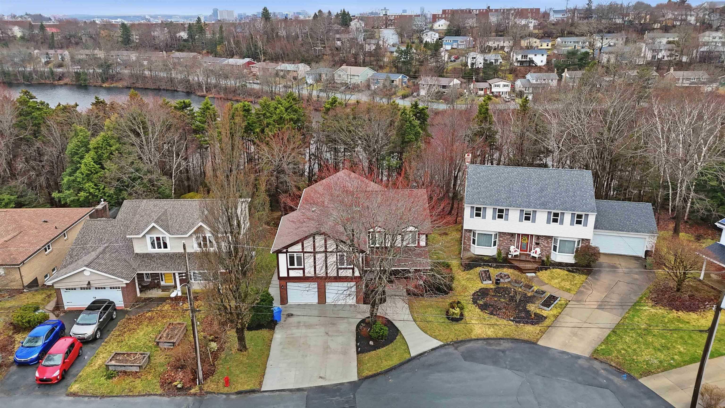 $949,900.00: 11 Wheatstone Heights, Dartmouth