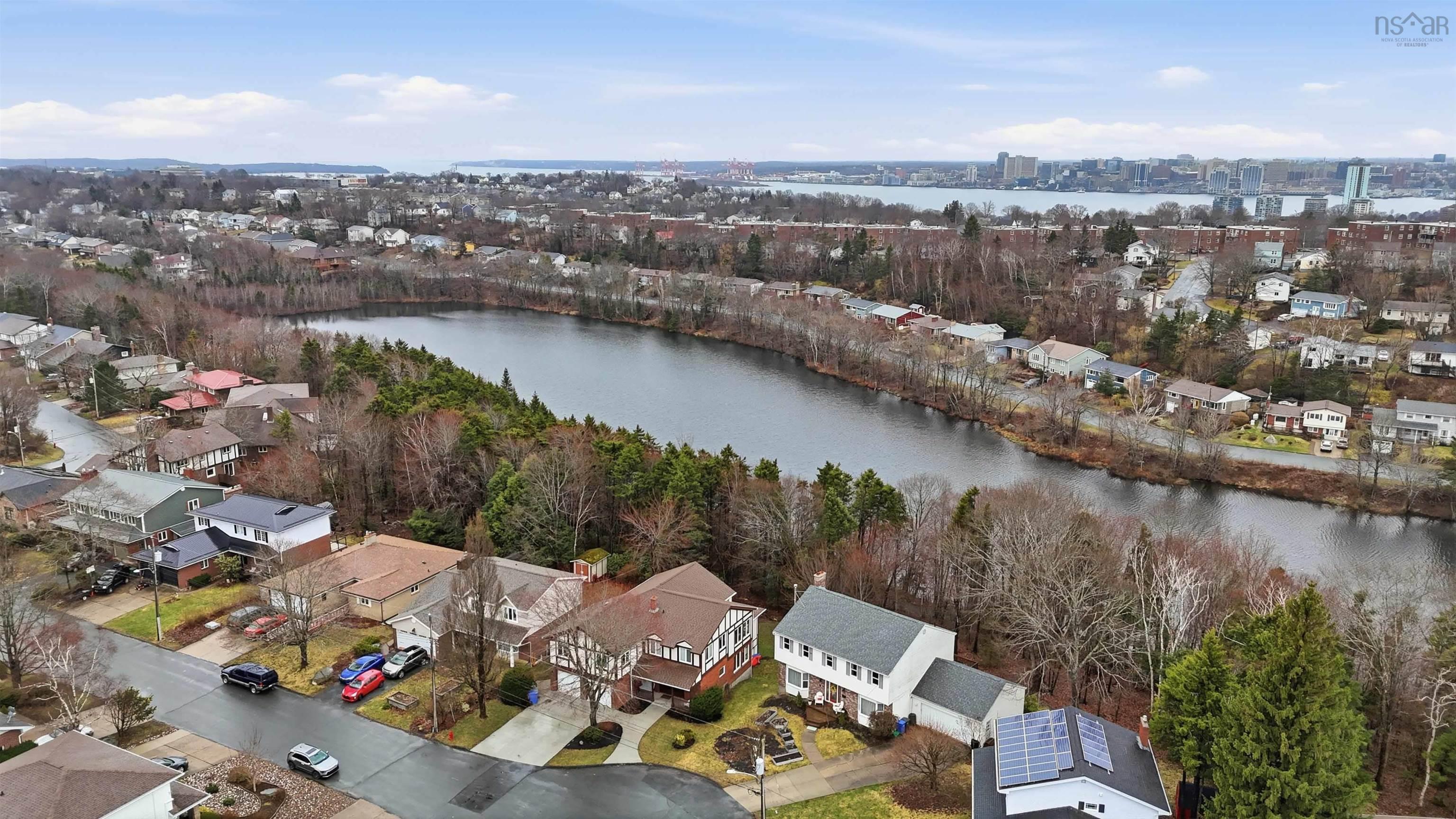 $949,900.00: 11 Wheatstone Heights, Dartmouth