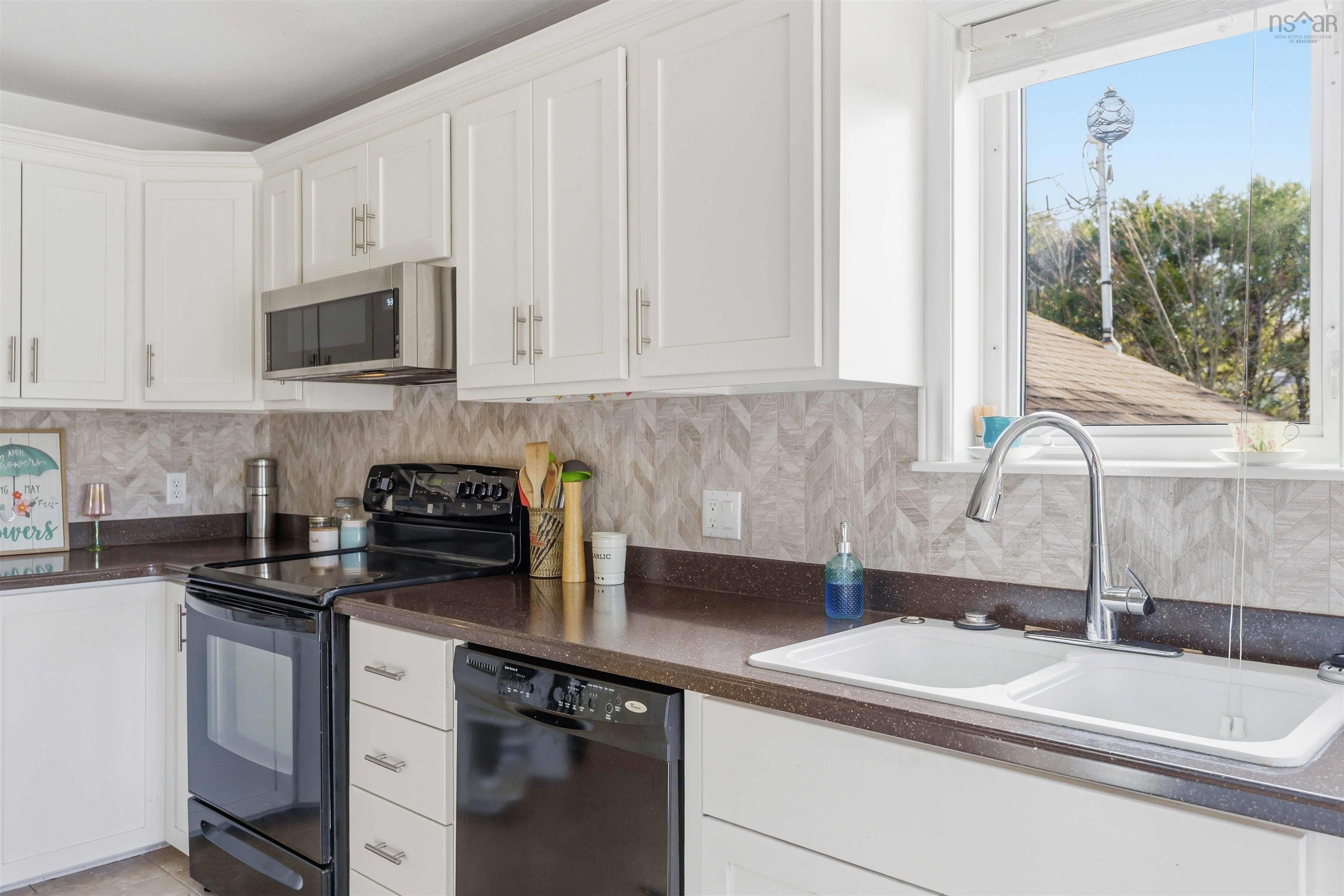 $559,900.00: 24 Rivercrest Lane, Greenwood