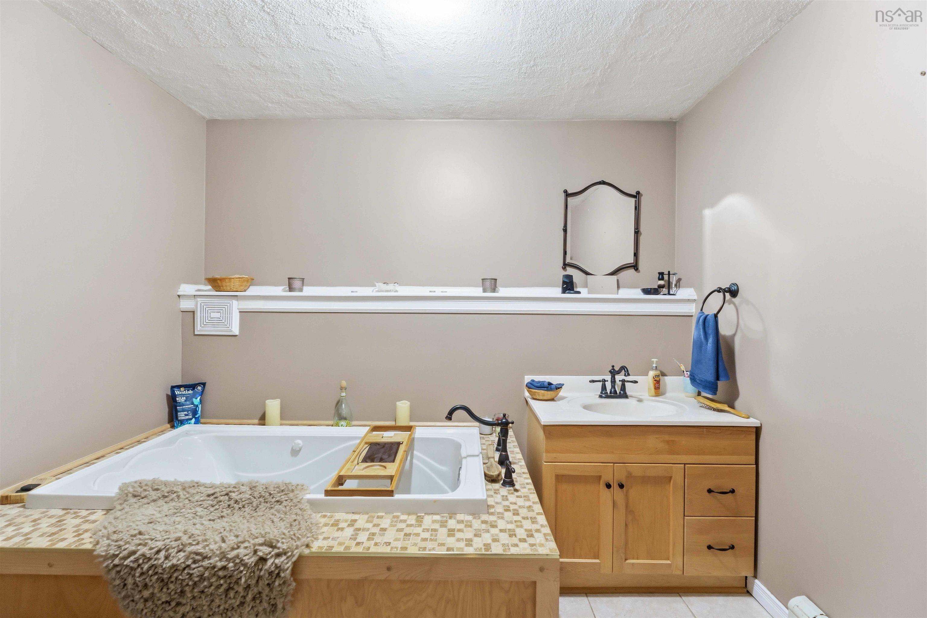 $559,900.00: 24 Rivercrest Lane, Greenwood