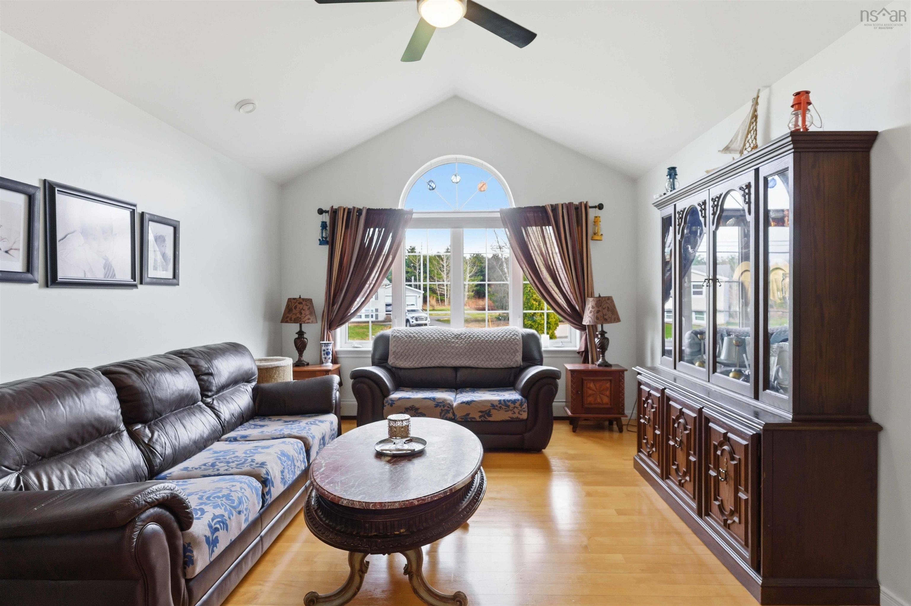 $559,900.00: 24 Rivercrest Lane, Greenwood